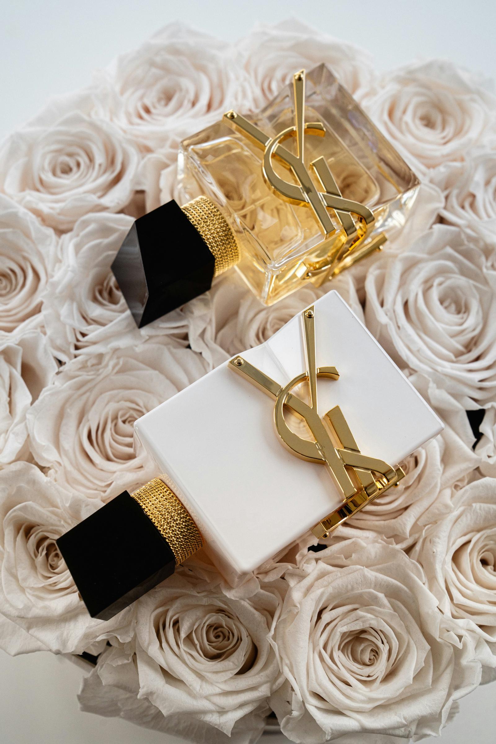Parfums dans de jolis flacons | Source : Unsplash