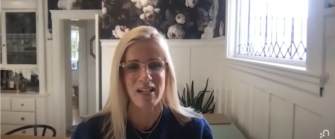 Kristin Cabot, d'après un post YouTube daté du 30 mars 2021 | Source : YouTube/Neo4j