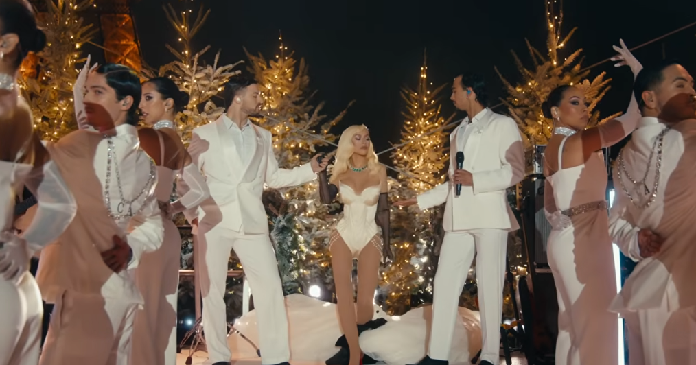 Christina Aguilera, 44 ans, interprète « My Favorite Things » lors de son émission spéciale Noël, le 25 novembre 2025 | Source : Youtube/Christina Aguilera