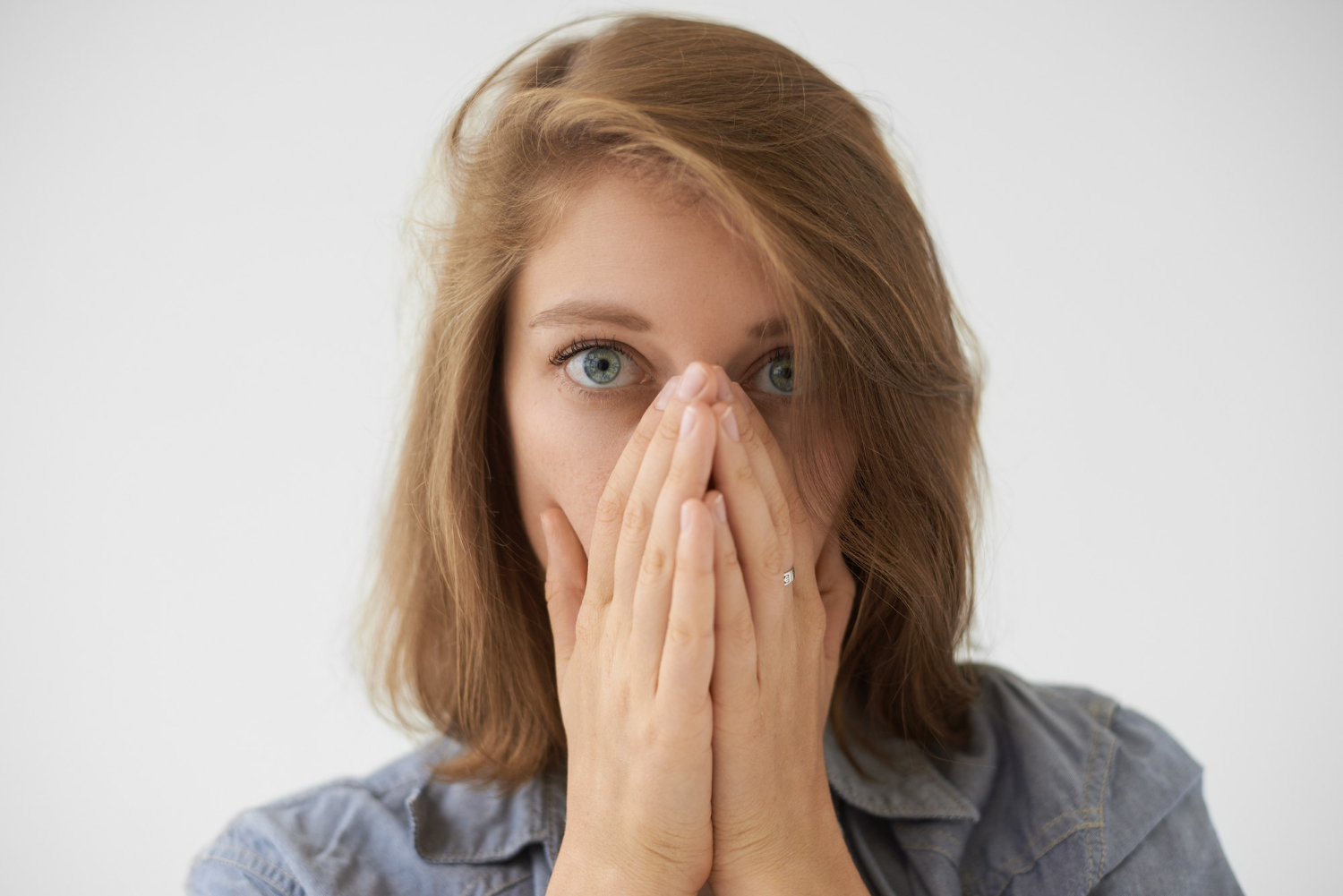 Une femme choquée | Source : Freepik