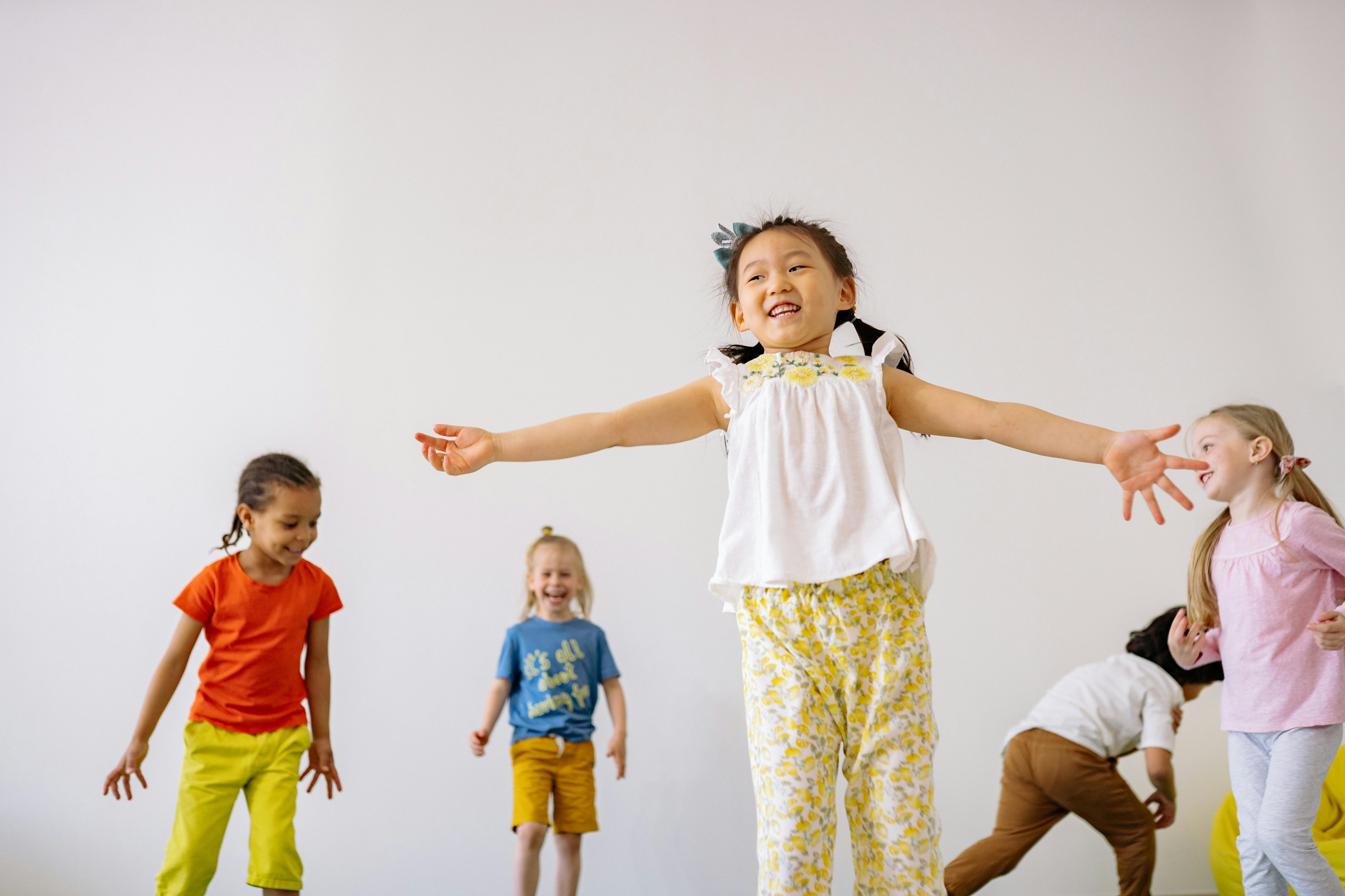 Des enfants heureux jouant | Source : Pexels