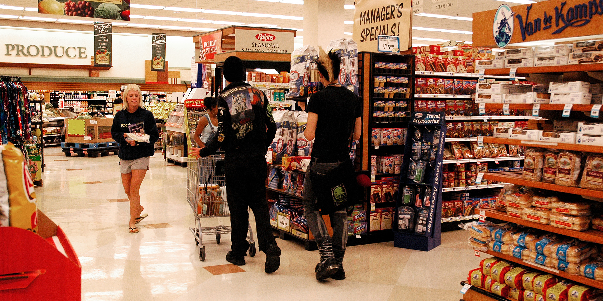 Des gens à l'intérieur d'un supermarché | Source : Flikr