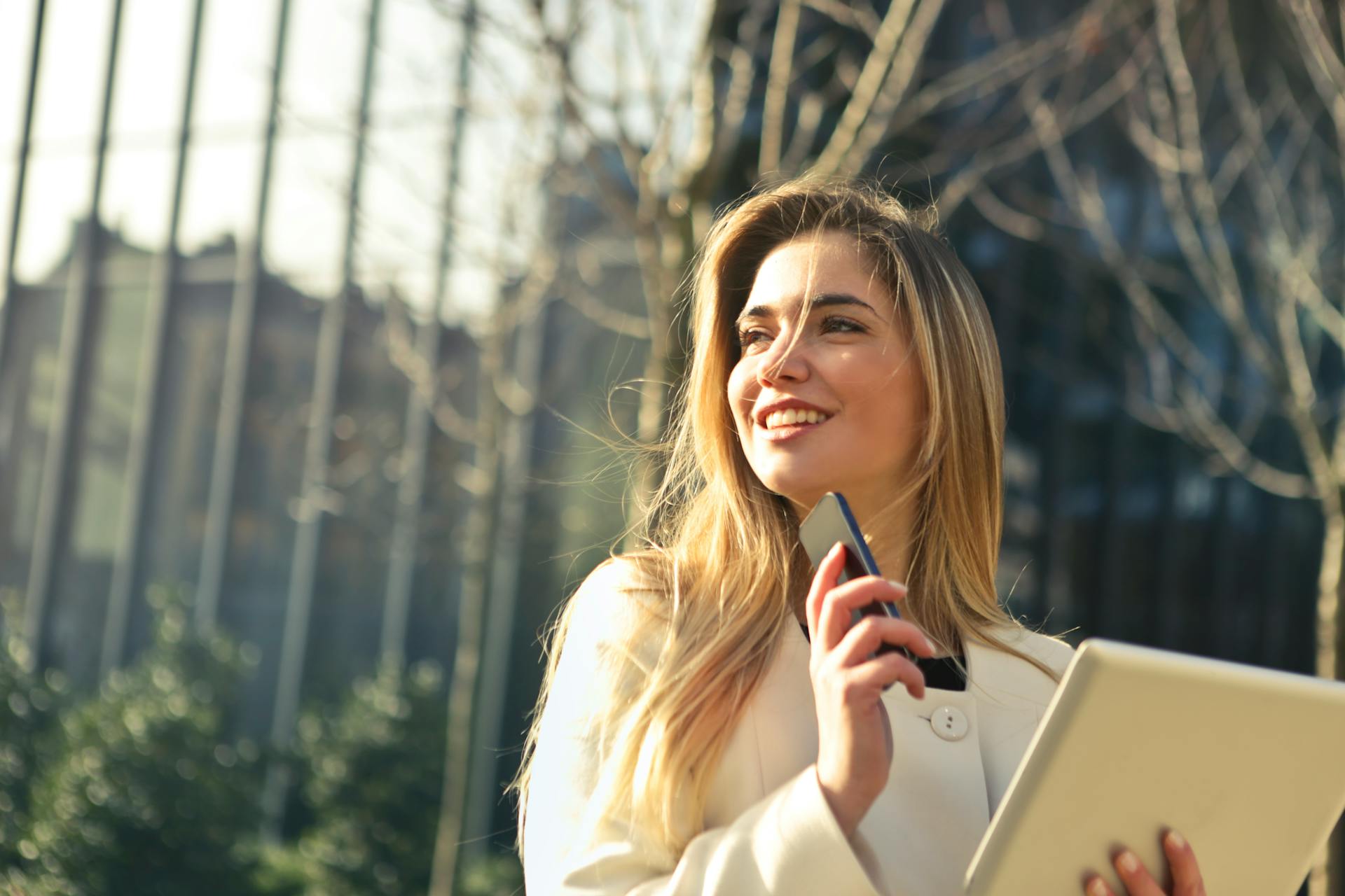 Une femme au téléphone | Source : Pexels