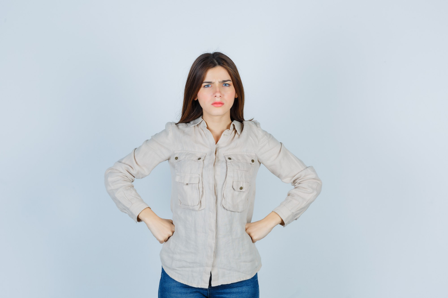 Une jeune femme en colère | Source : Freepik