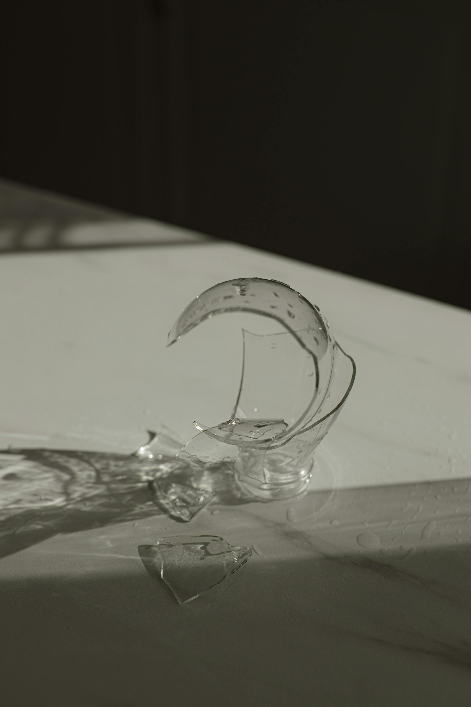 Un verre cassé | Source : Pexels