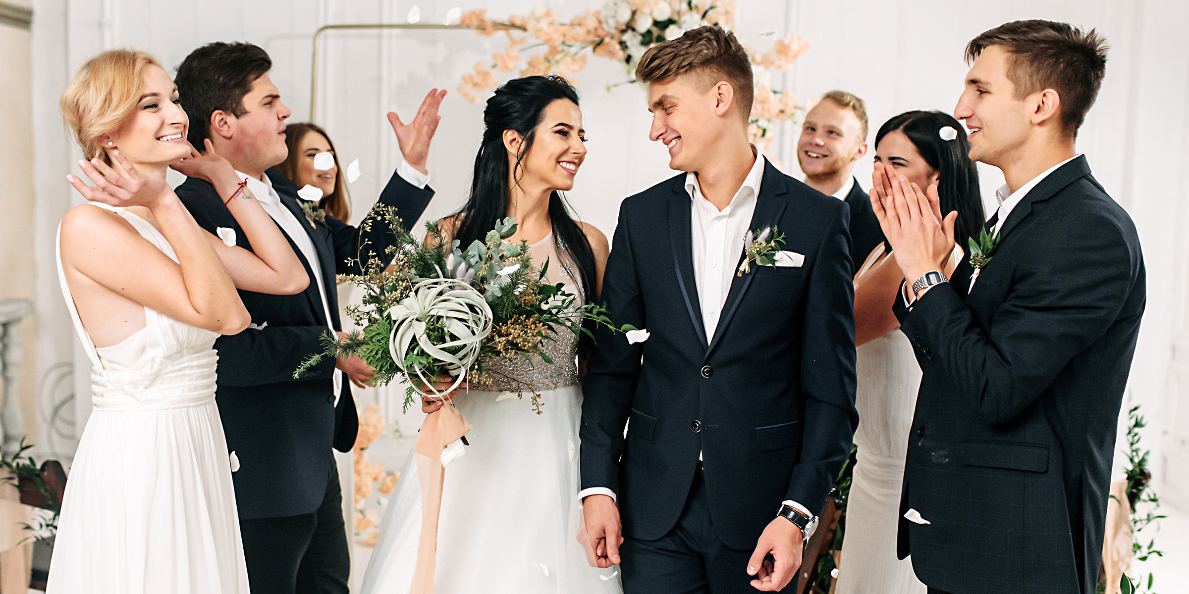 Un couple le jour de son mariage | Source : Shutterstock