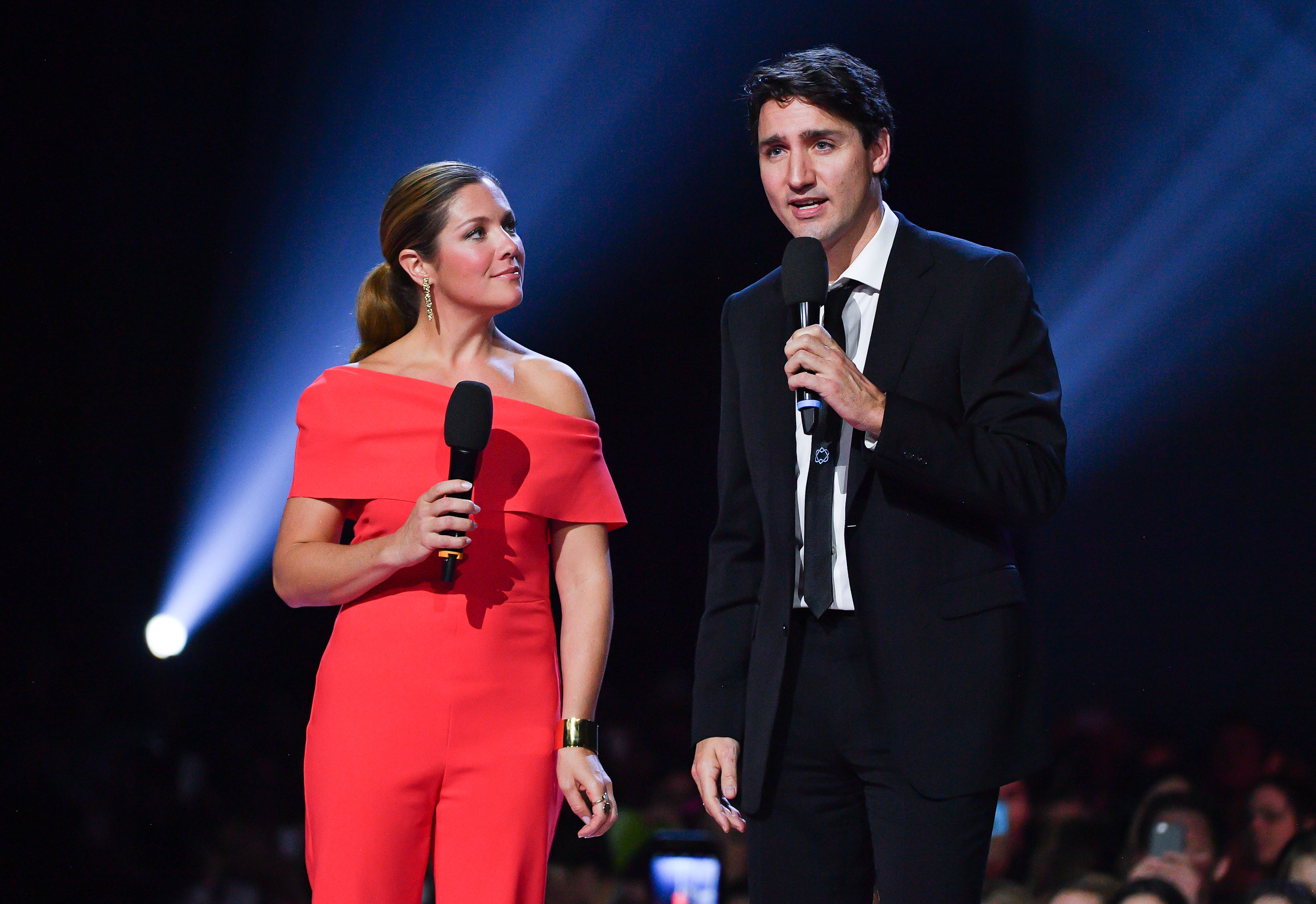 Sophie Grégoire Trudeau et Justin Trudeau prennent la parole lors de la cérémonie des Juno Awards à Ottawa, le 2 avril 2017 | Source : Getty Images