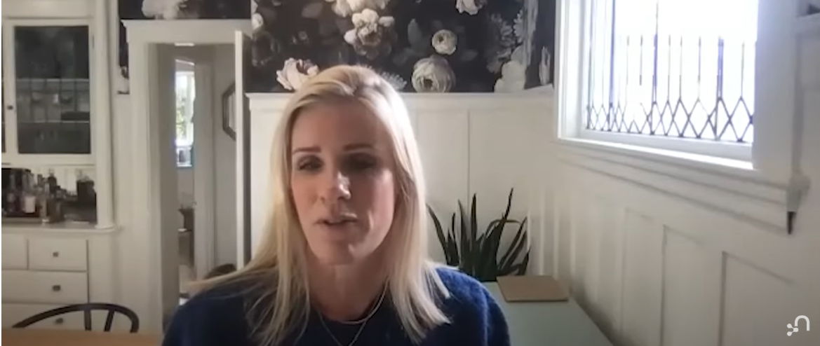Kristin Cabot parle de son éthique professionnelle dans une interview candide avec Neo4j, extrait d'un post YouTube daté du 30 mars 2021 | Source : YouTube/Neo4j
