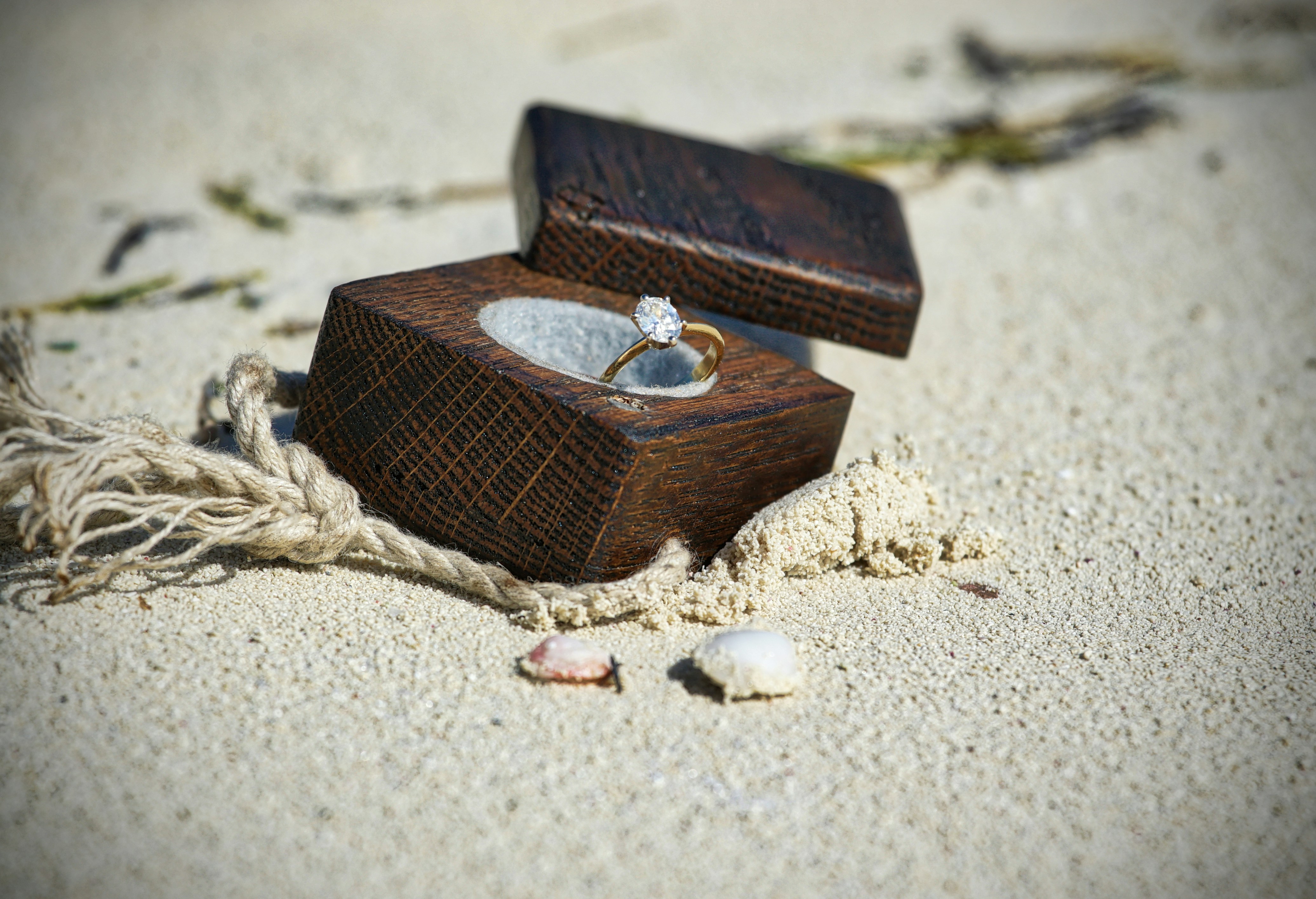 Une bague de fiançailles dans une boîte | Source : Unsplash
