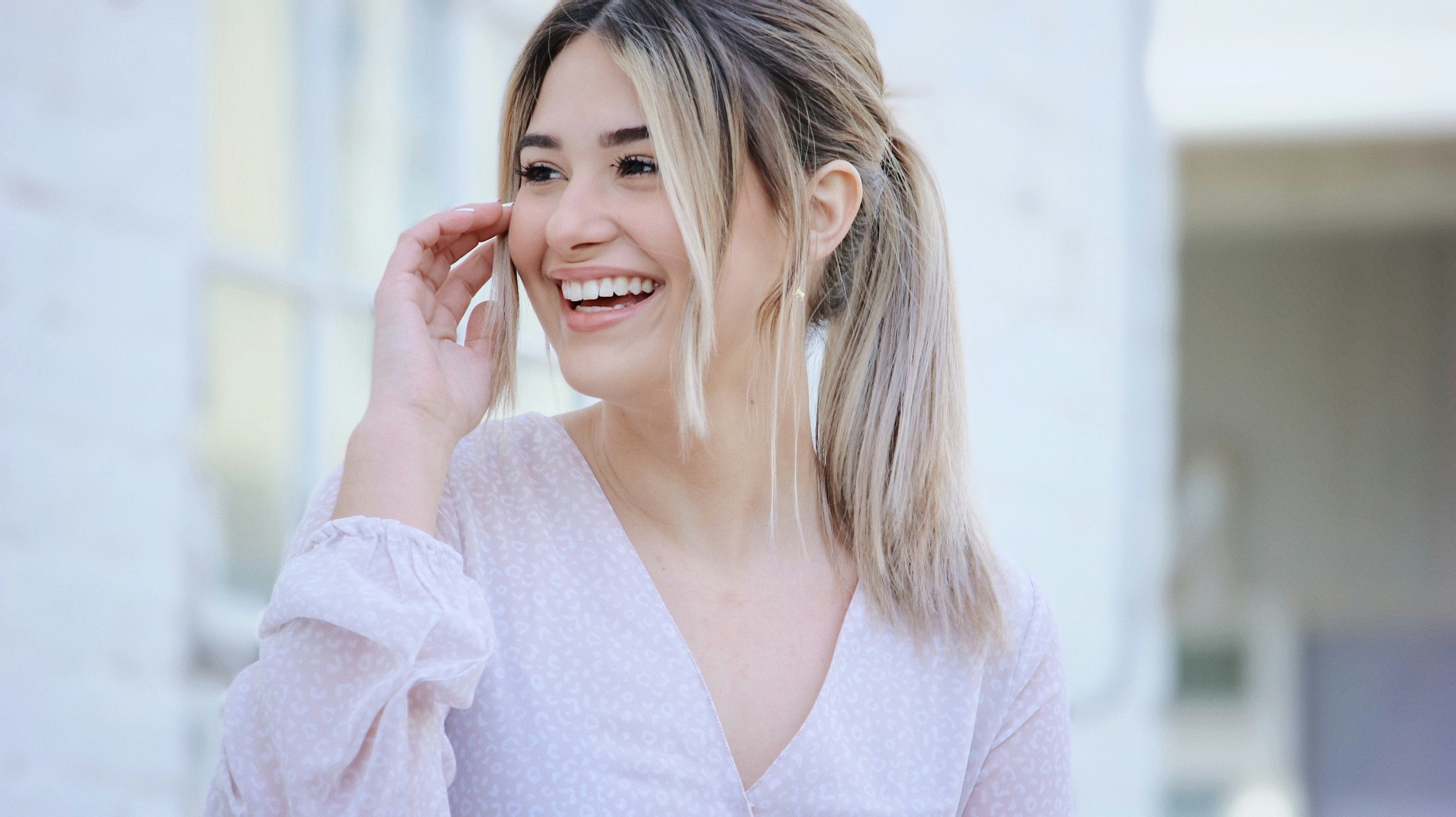 Une femme souriante | Source : Unsplash