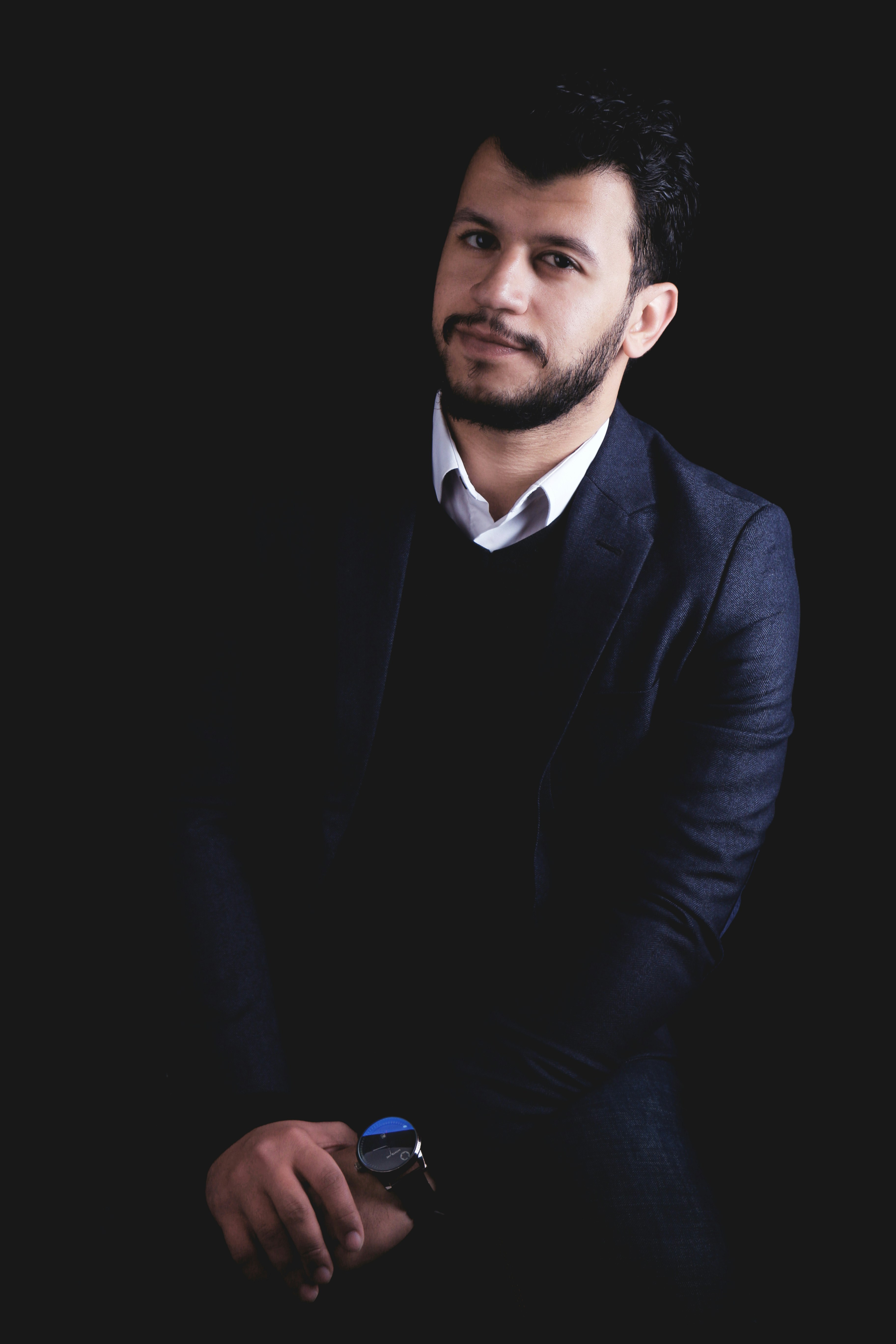 Homme en costume noir | Source : Unsplash