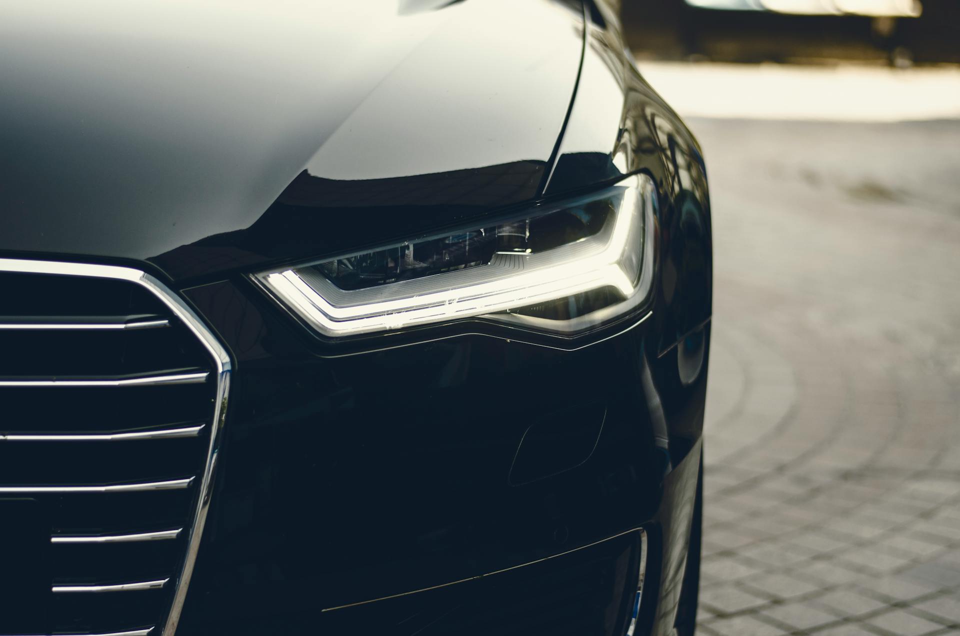 Le phare d'une voiture | Source : Pexels