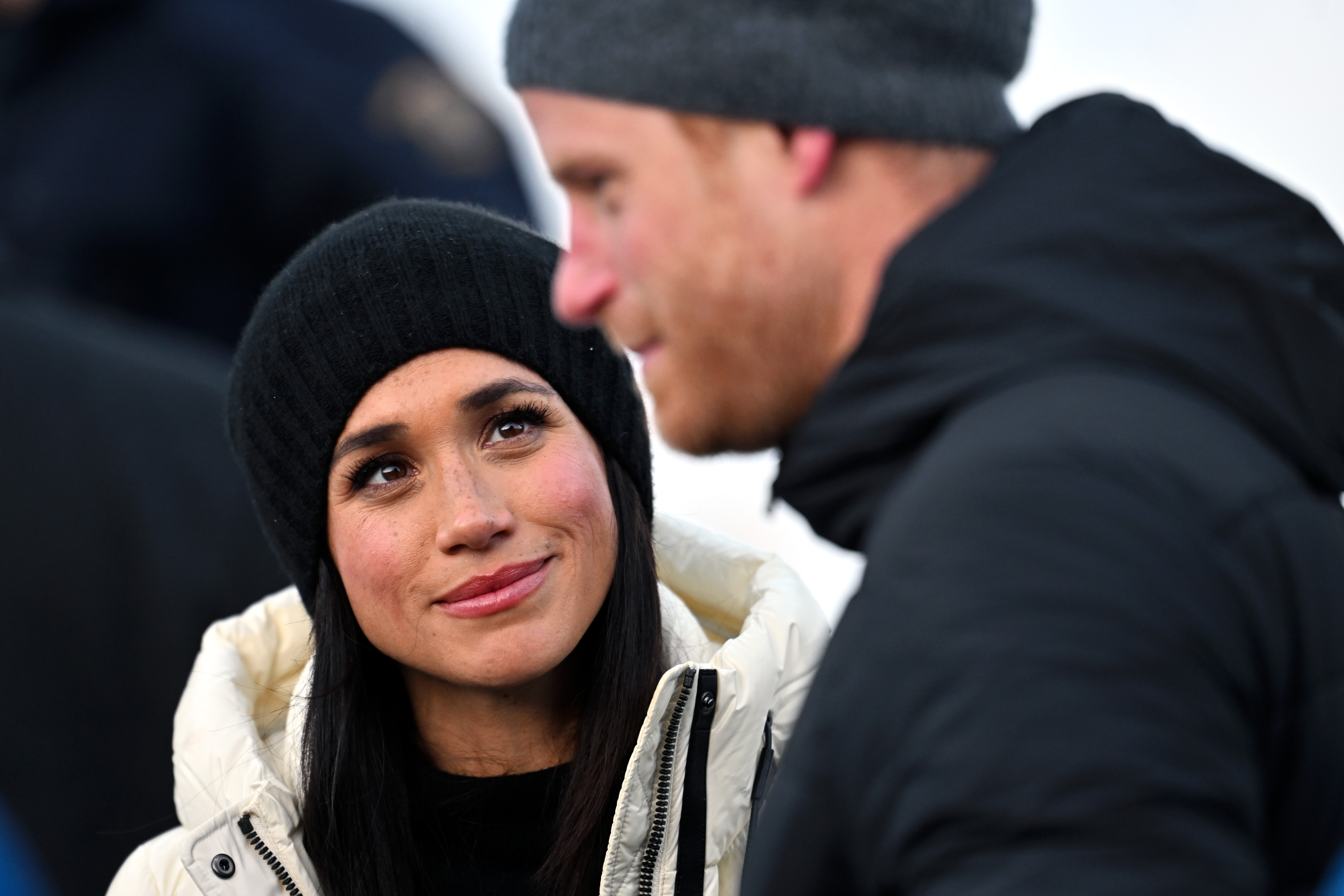 Meghan Markle et le prince Harry lors des finales de skeleton pendant la deuxième journée des Invictus Games 2025, le 10 février 2025 | Source : Getty Images