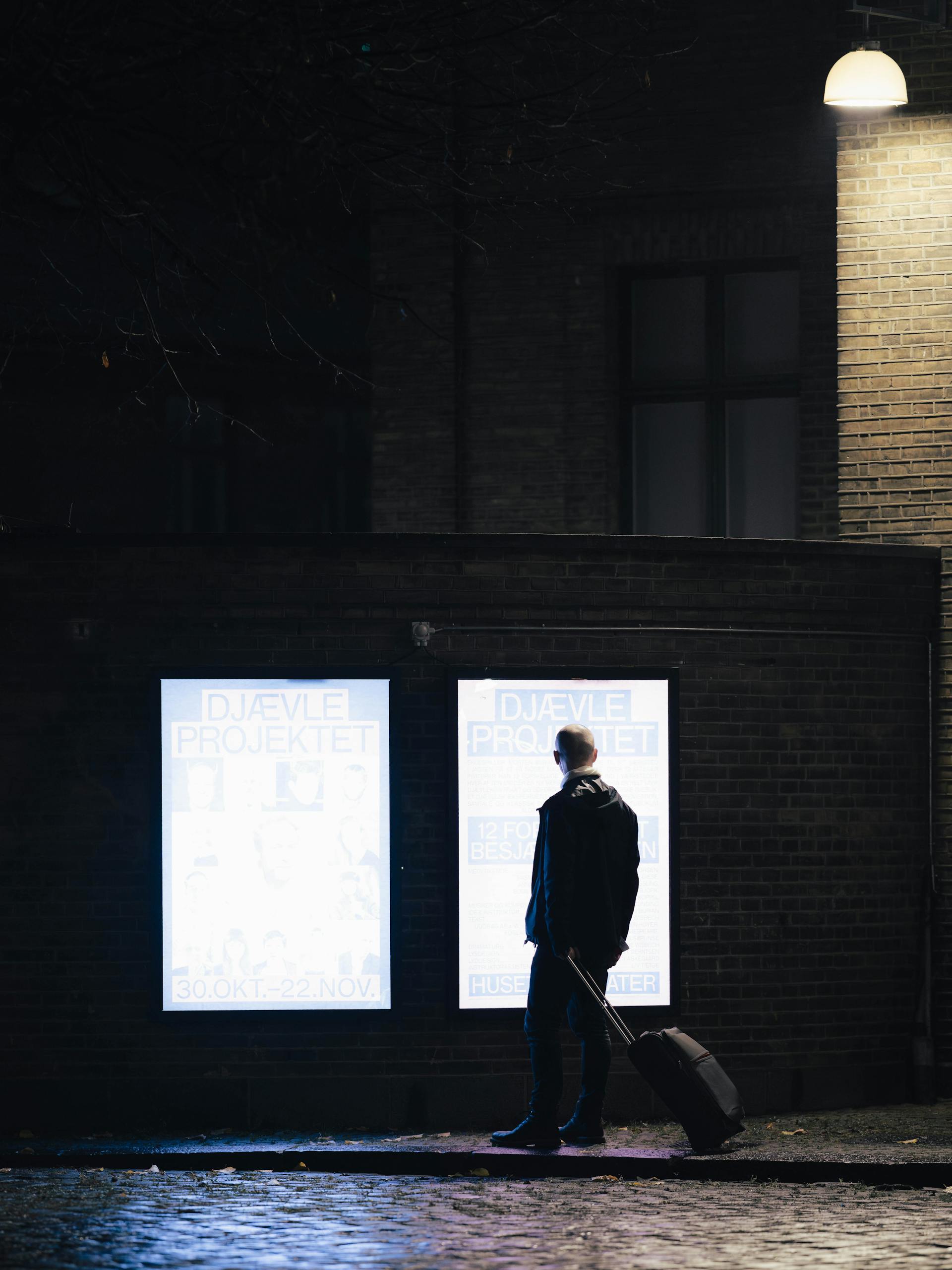 Un homme avec une valise | Source : Pexels