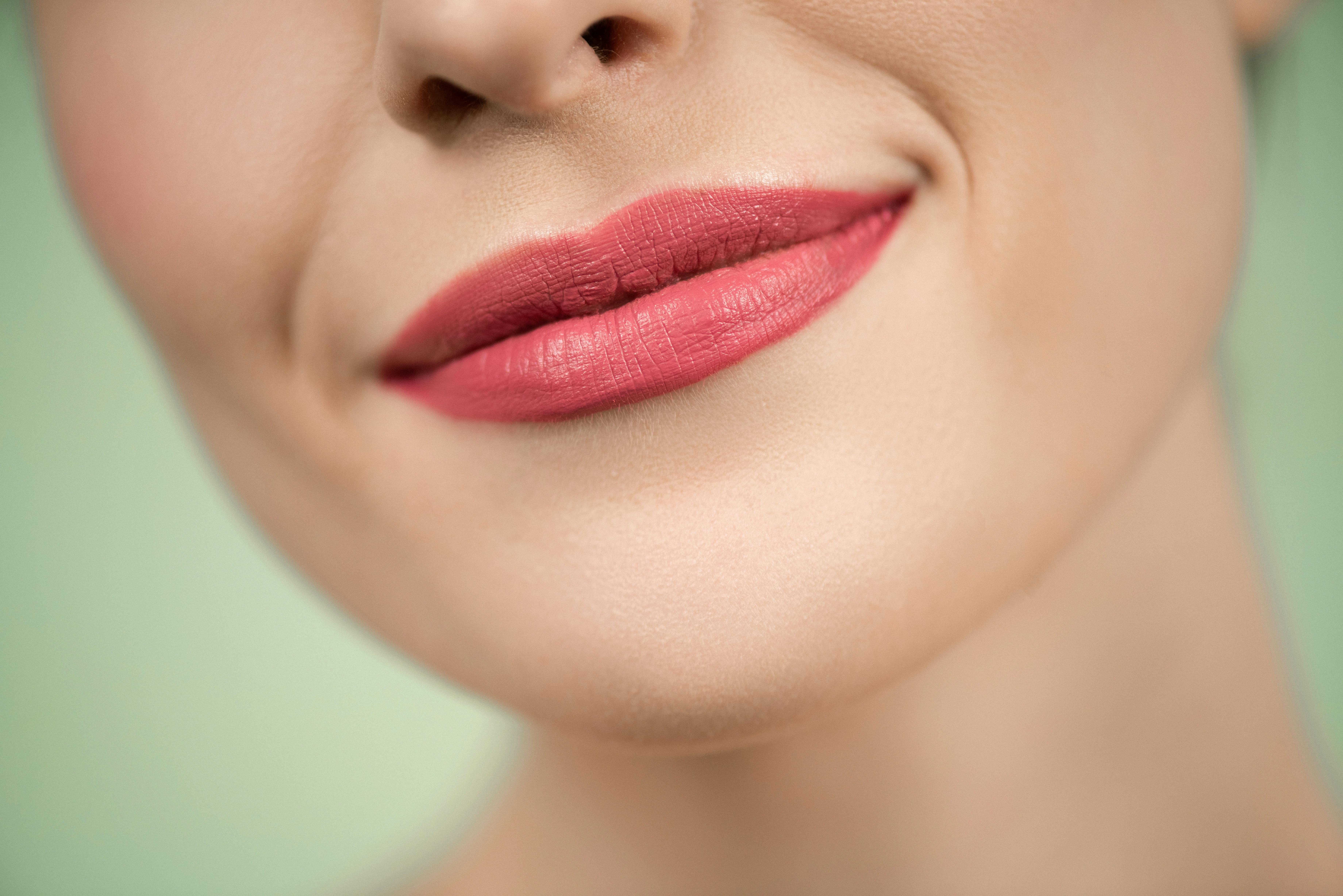 Une femme qui sourit | Source : Pexels