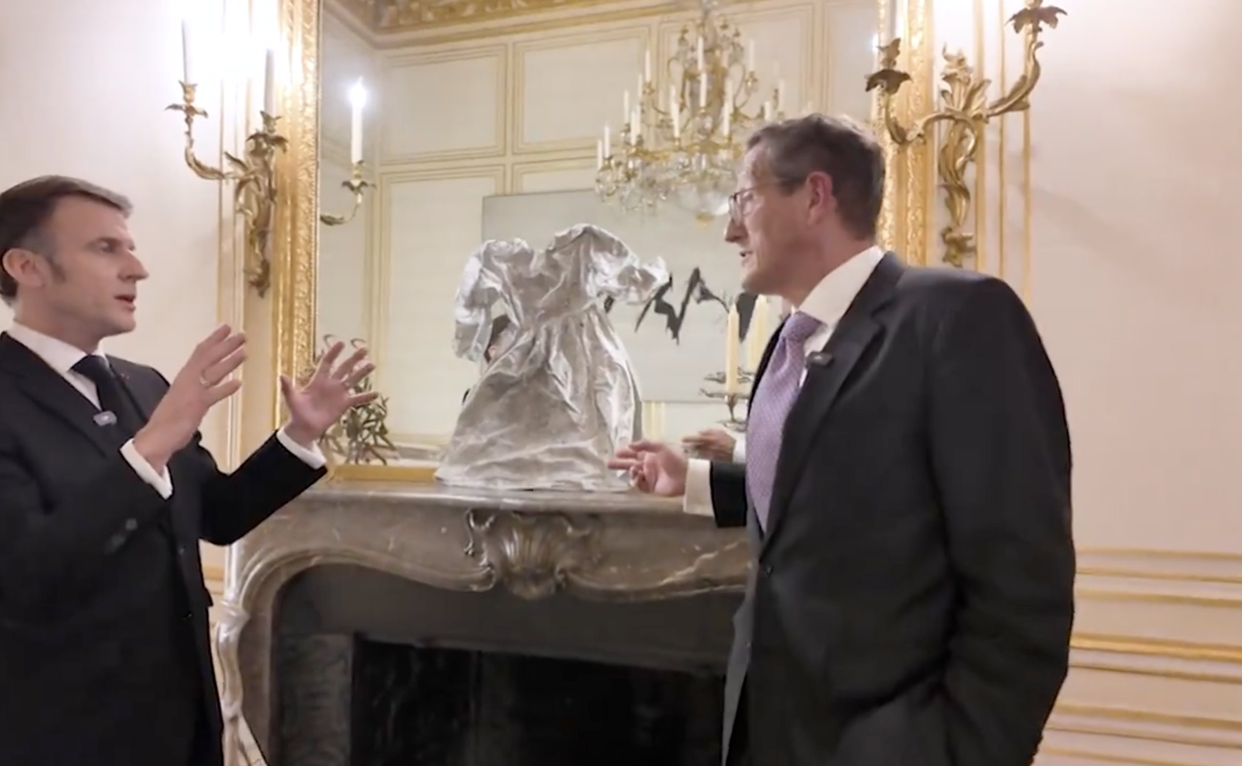 Emmanuel Macron et Richard Quest | Source : capture x.com/CNNFrancePR
