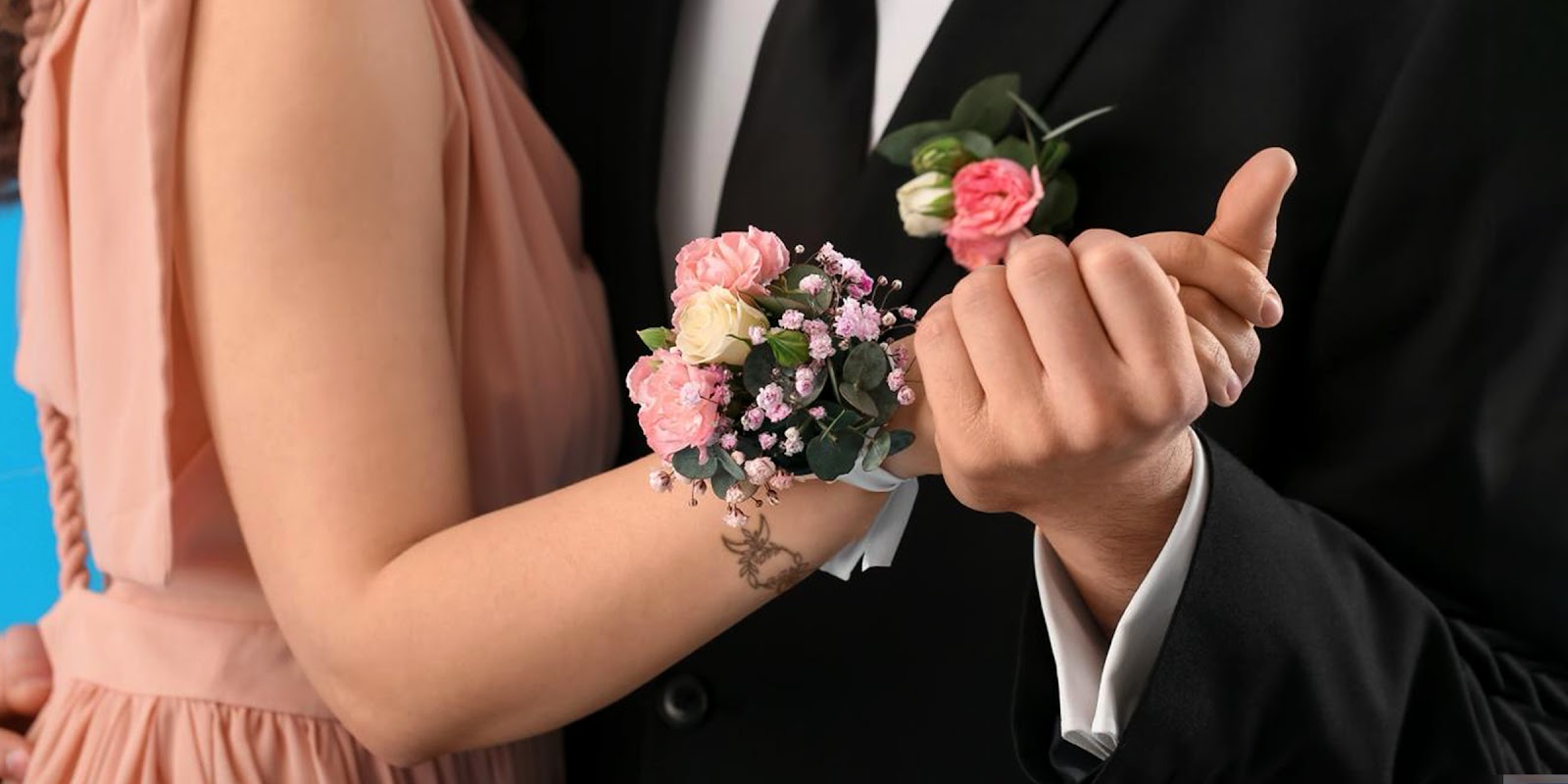 Le père et la fille dansent. | Source : Shutterstock