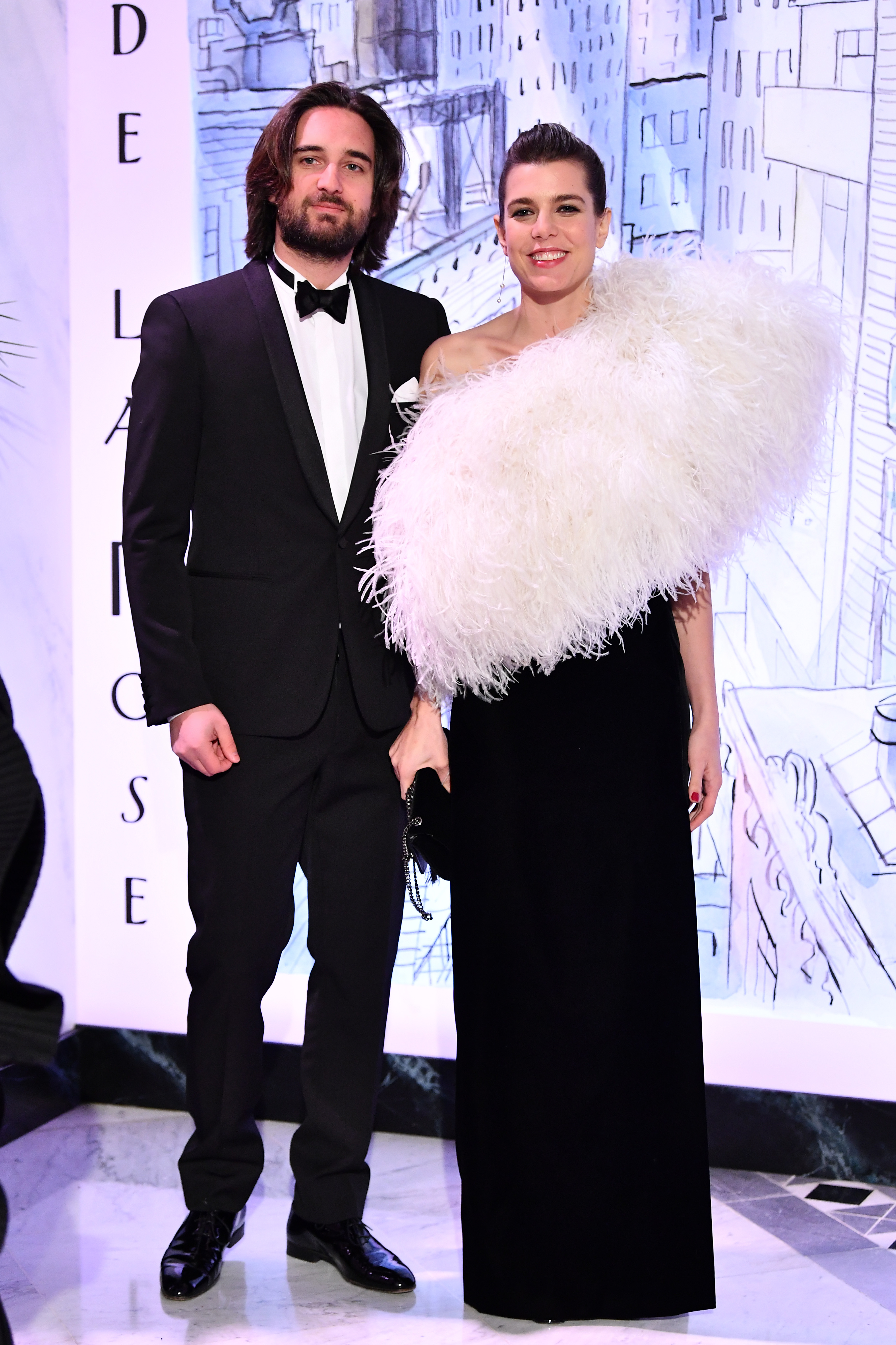 Dimitri Rassam et Charlotte Casiraghi arrivent au Bal de la Rose 2018 au profit de la Fondation Princesse Grace au Sporting Monte-Carlo le 24 mars 2018 à Monte-Carlo, Monaco I Photo par Pascal Le Segretain I Source : Getty Images