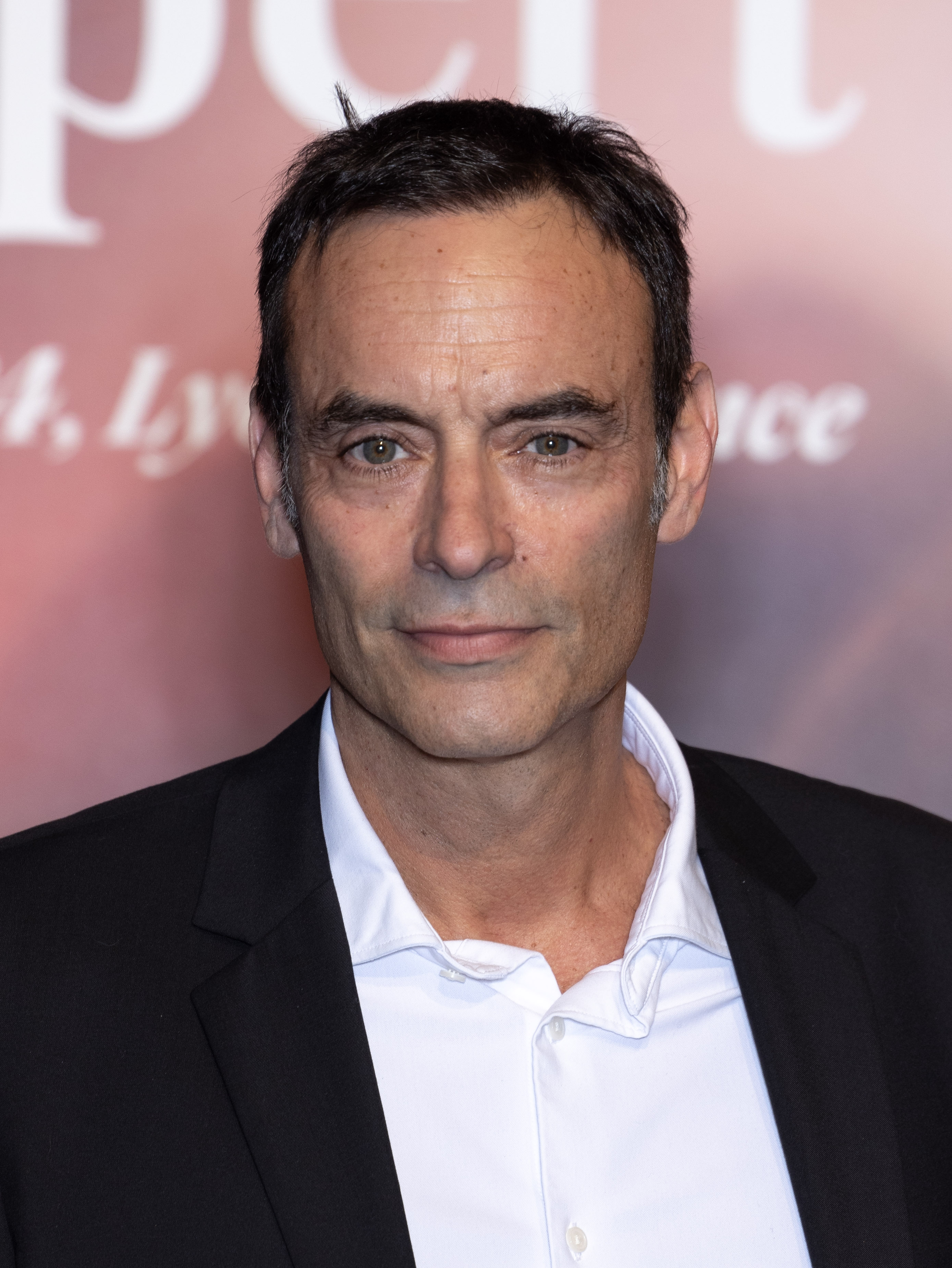 Anthony Delon assiste à la cérémonie des Lumière Awards lors du 16e Festival Lumière à Lyon, le 18 octobre 2024 à Lyon, en France.