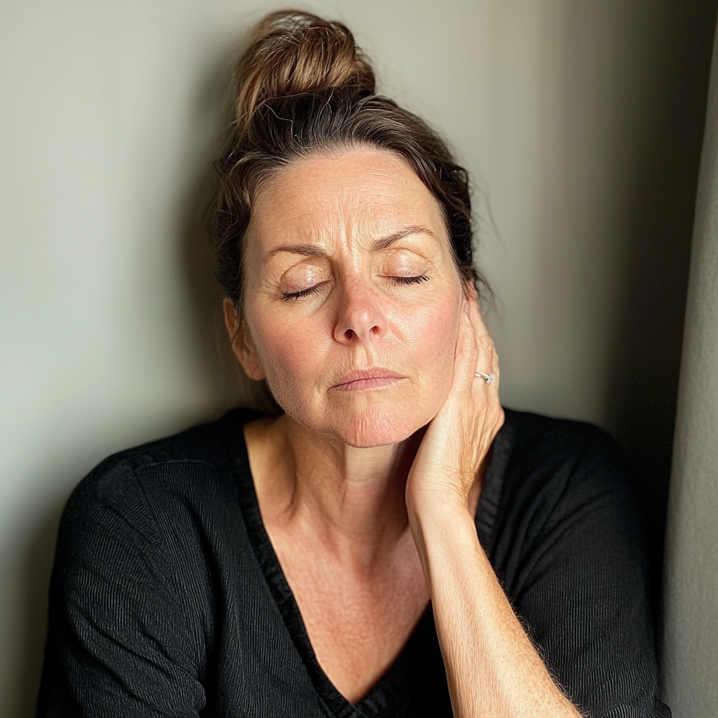 Une femme âgée bouleversée | Source : Midjourney