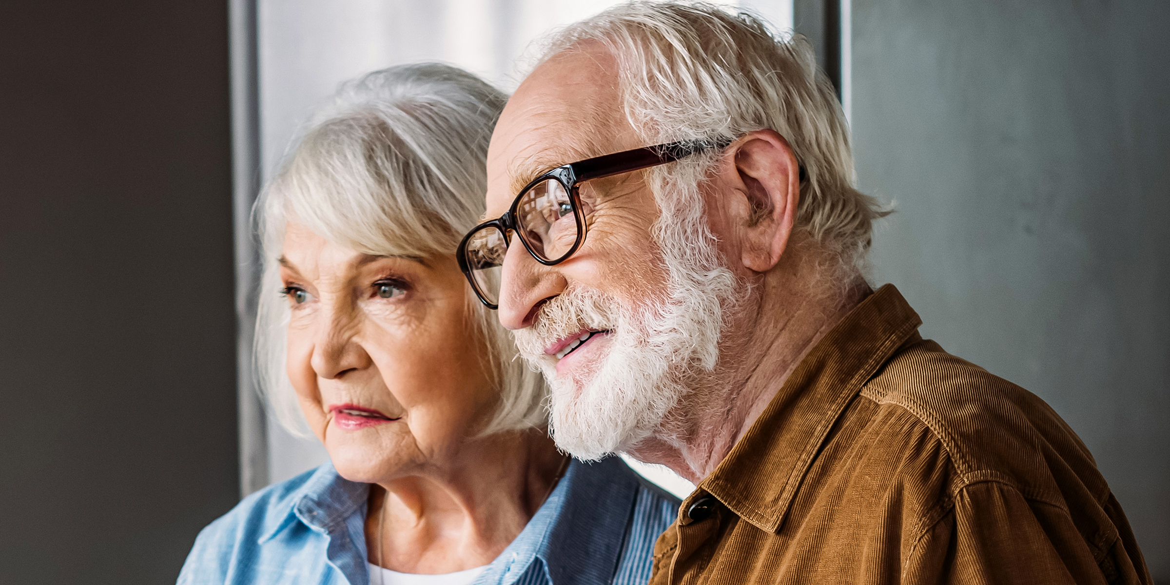 Un couple de personnes âgées | Source : Shutterstock