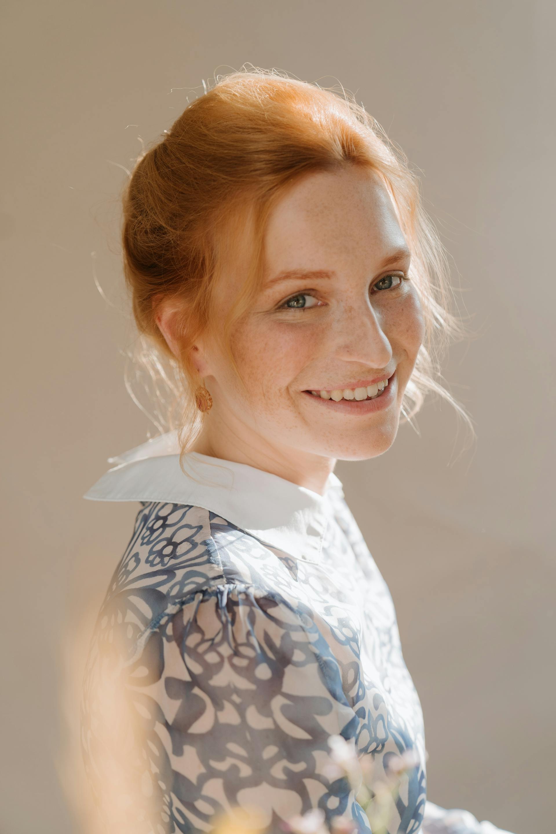 Une femme qui sourit | Source : Pexels