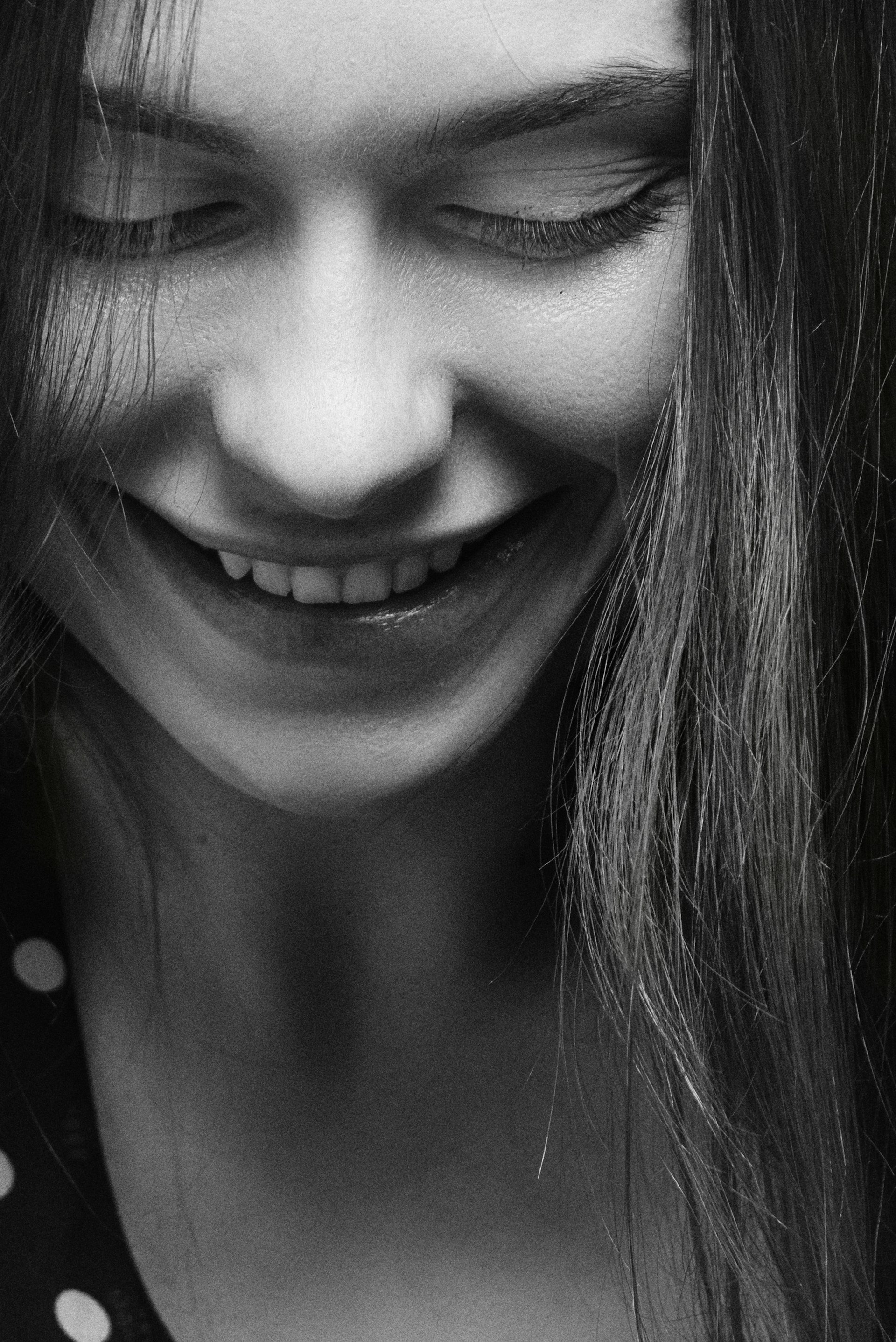 Une adolescente souriante | Source : Unsplash