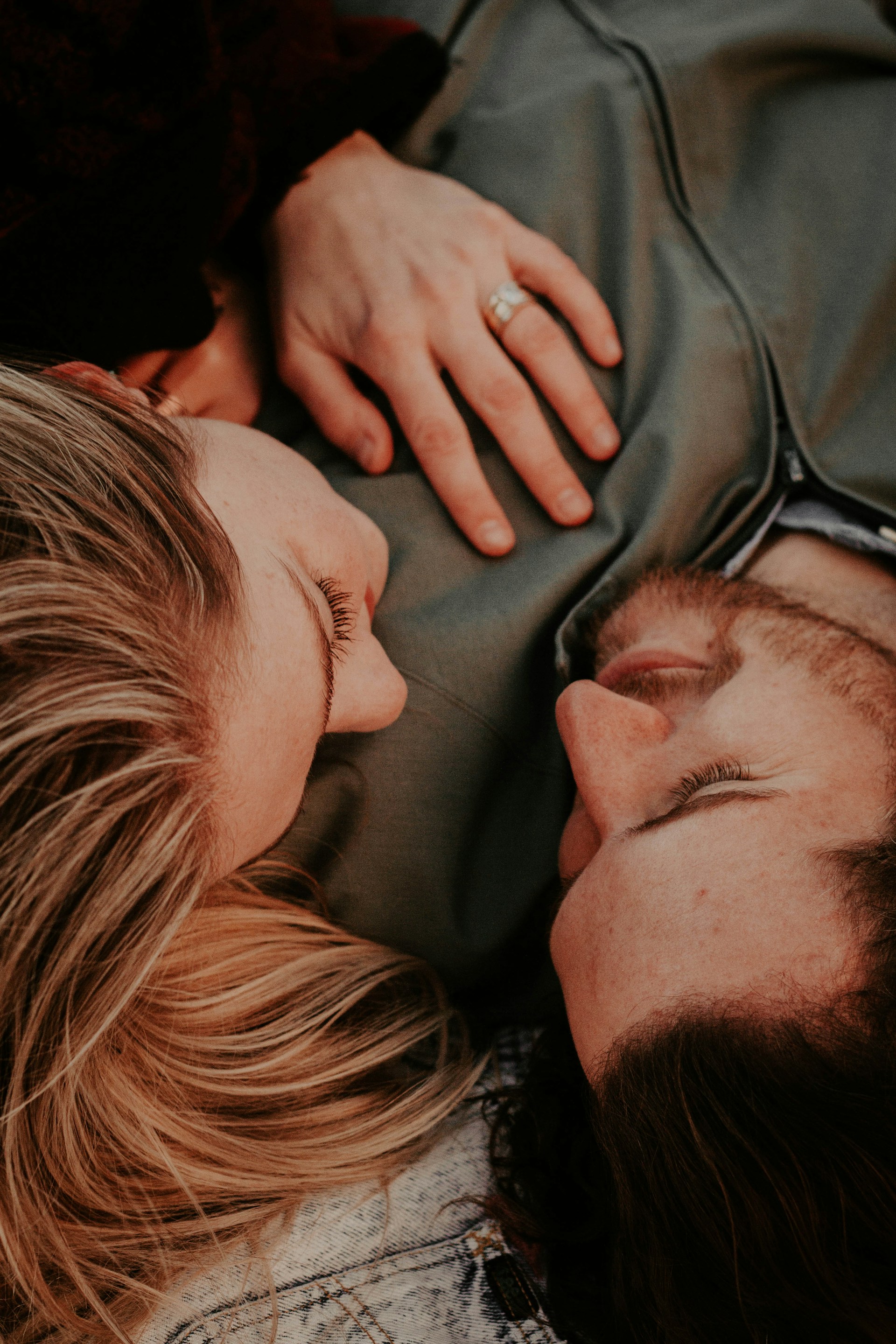 Un couple ravi | Source : Unsplash