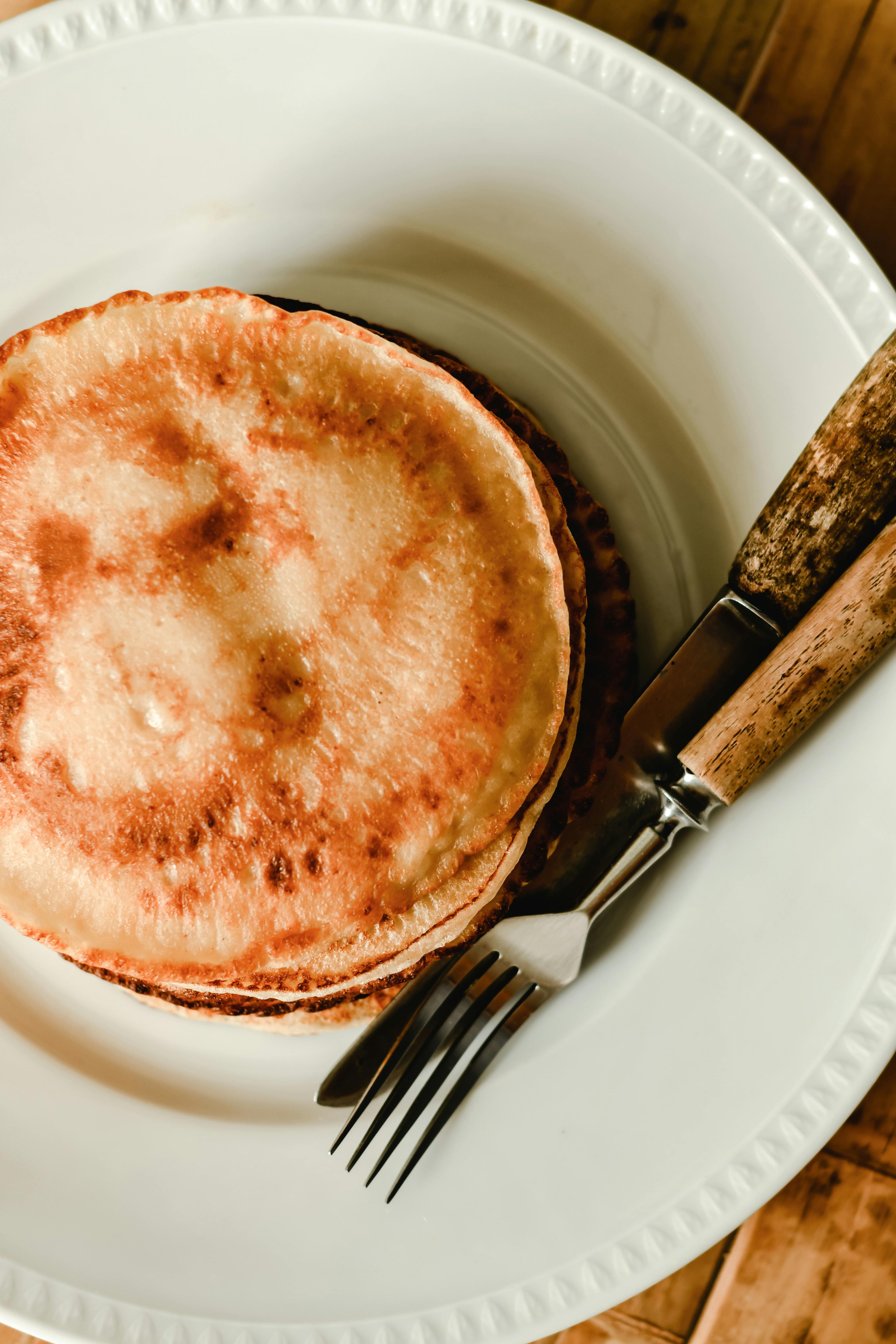 Une pile de crêpes sur une table | Source : Pexels