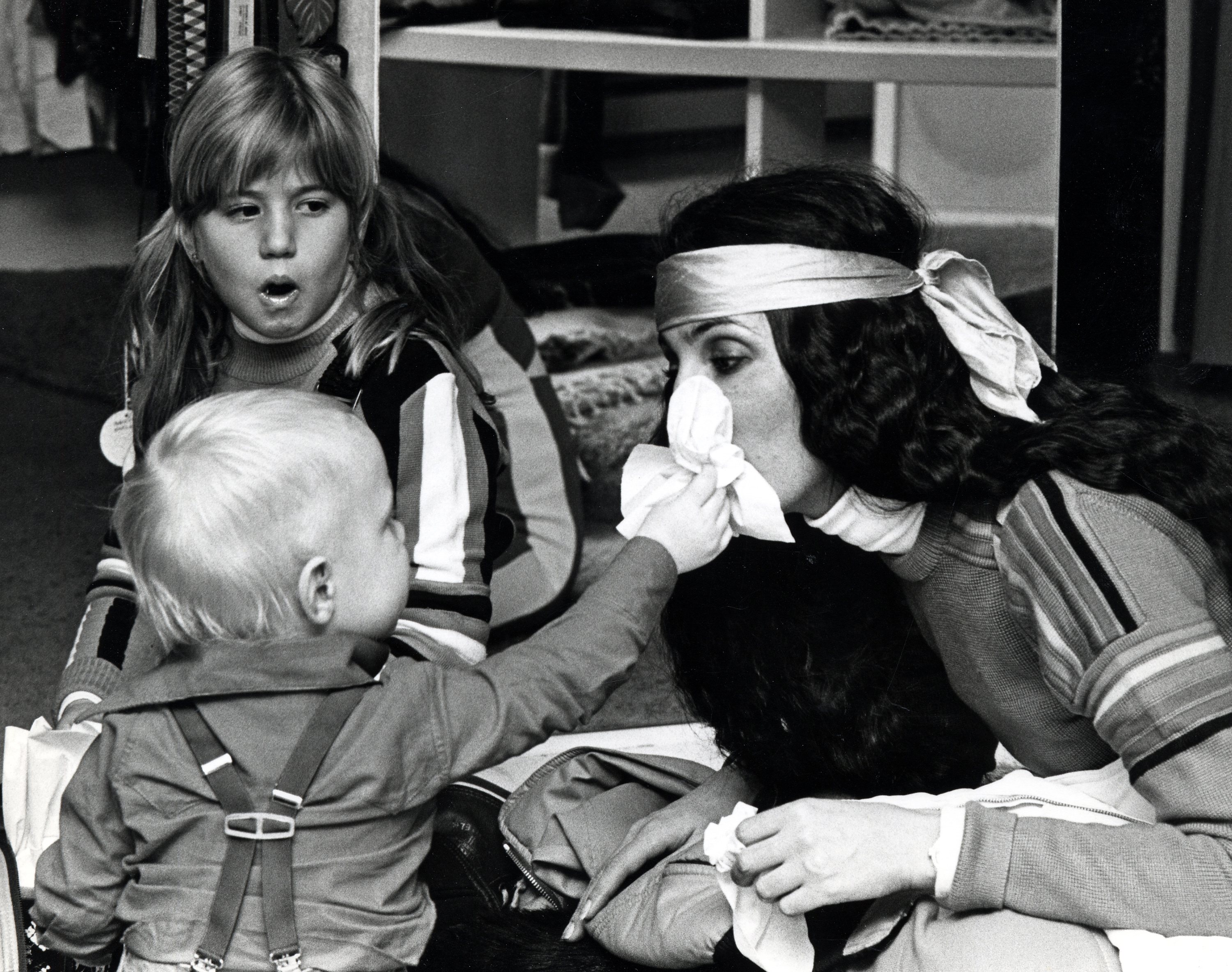 Elijah Blue Allman, Chastity Bono et Cher à Aspen le 12 janvier 1977 | Source : Getty Images