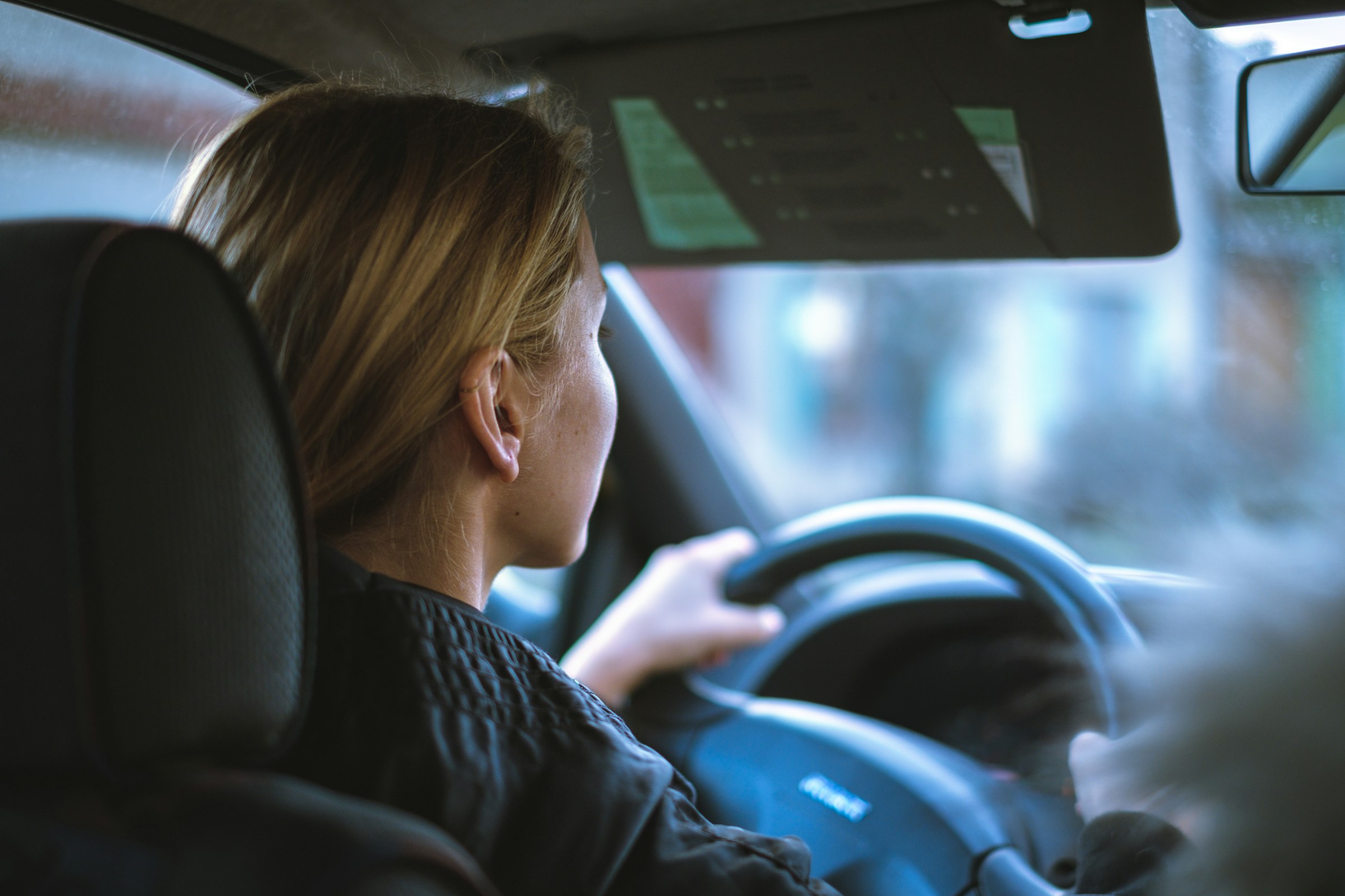Une femme au volant | Source : Unsplash
