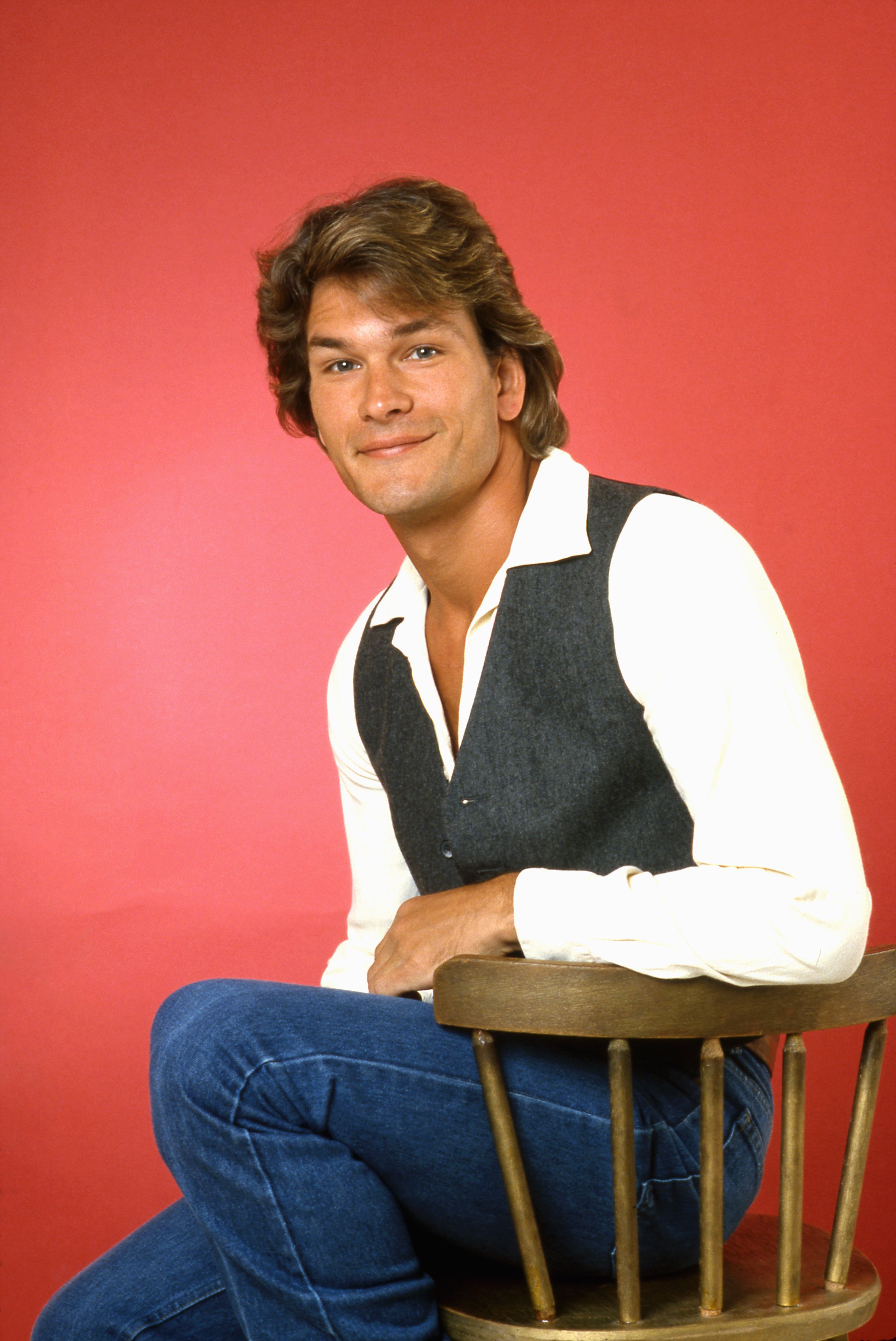 Patrick Swayze pose pour un portrait le 27 juillet 1982 à Los Angeles, Californie. | Source : Getty Images