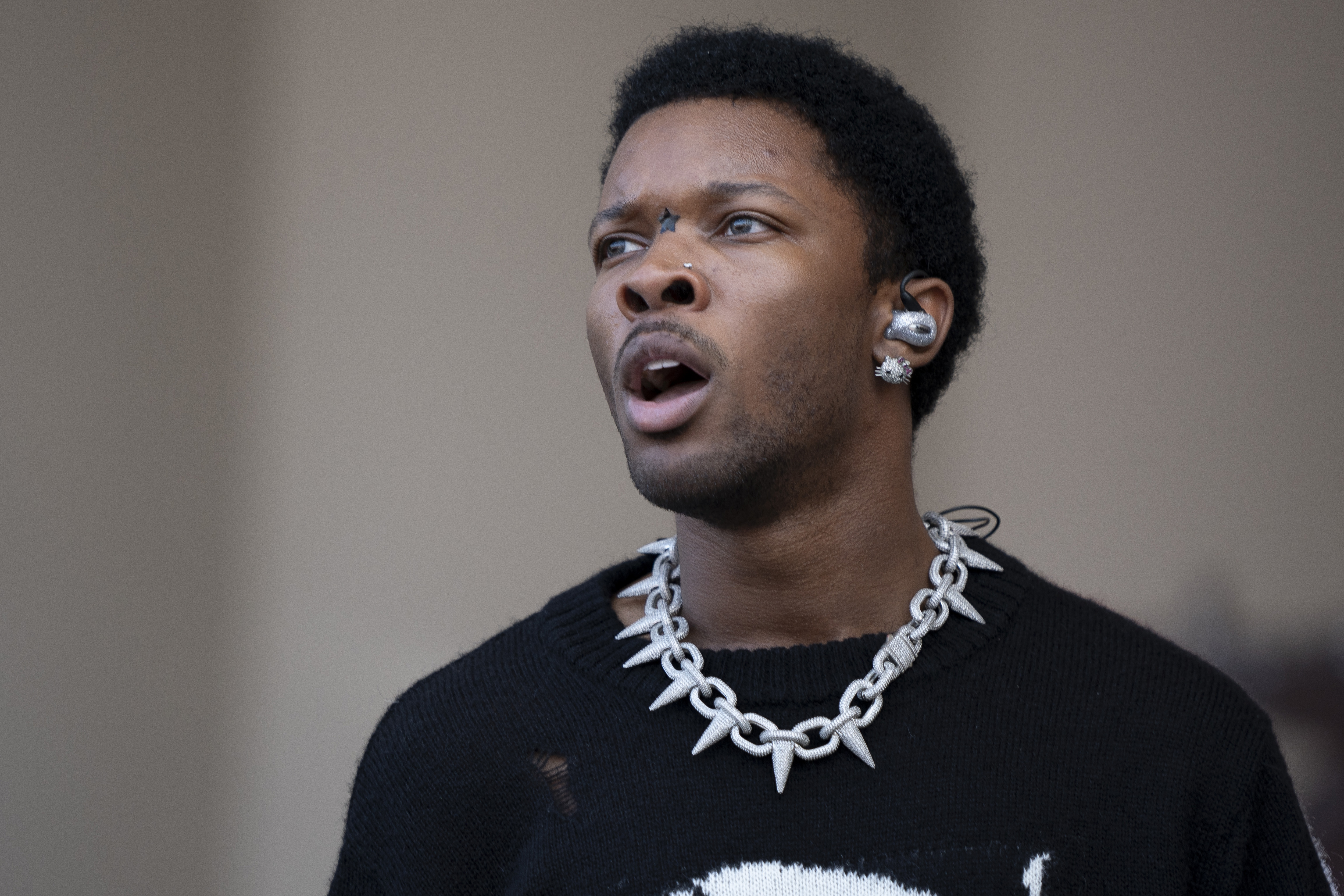 d4vd se produit sur scène au Lollapalooza à Chicago le 1er août 2024 | Source : Getty Images