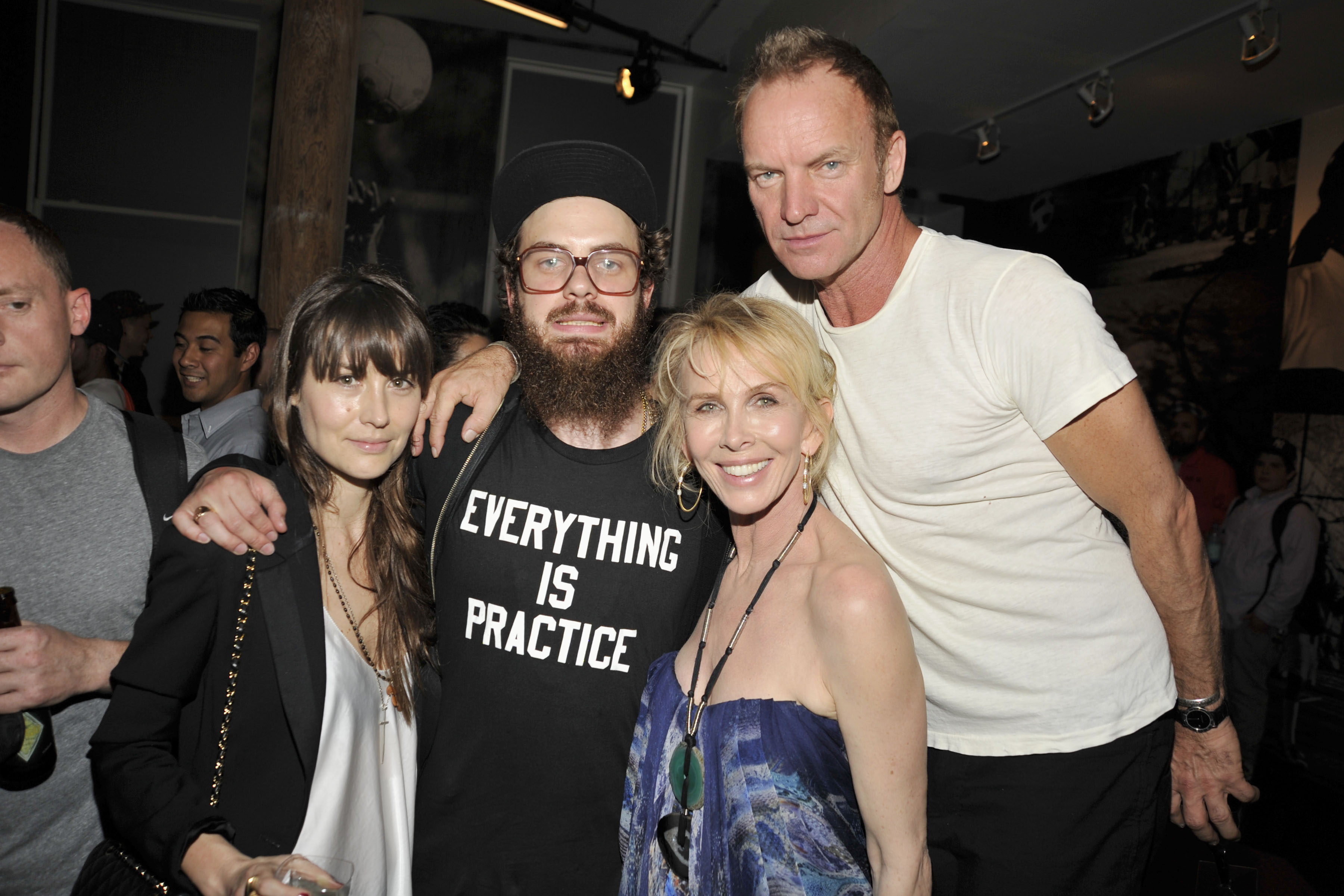 Ruthie Cooper, Jake Sumner, Trudie Styler et Sting lors de l'inauguration du Nike Stadium NYC, le 14 mai 2010, à New York. | Source : Getty Images