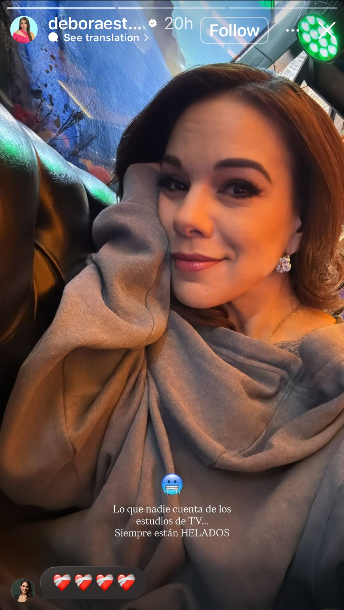Debora Estrella dans un pull à capuche à l'envers | Source : Instagram Stories/deboraestrella