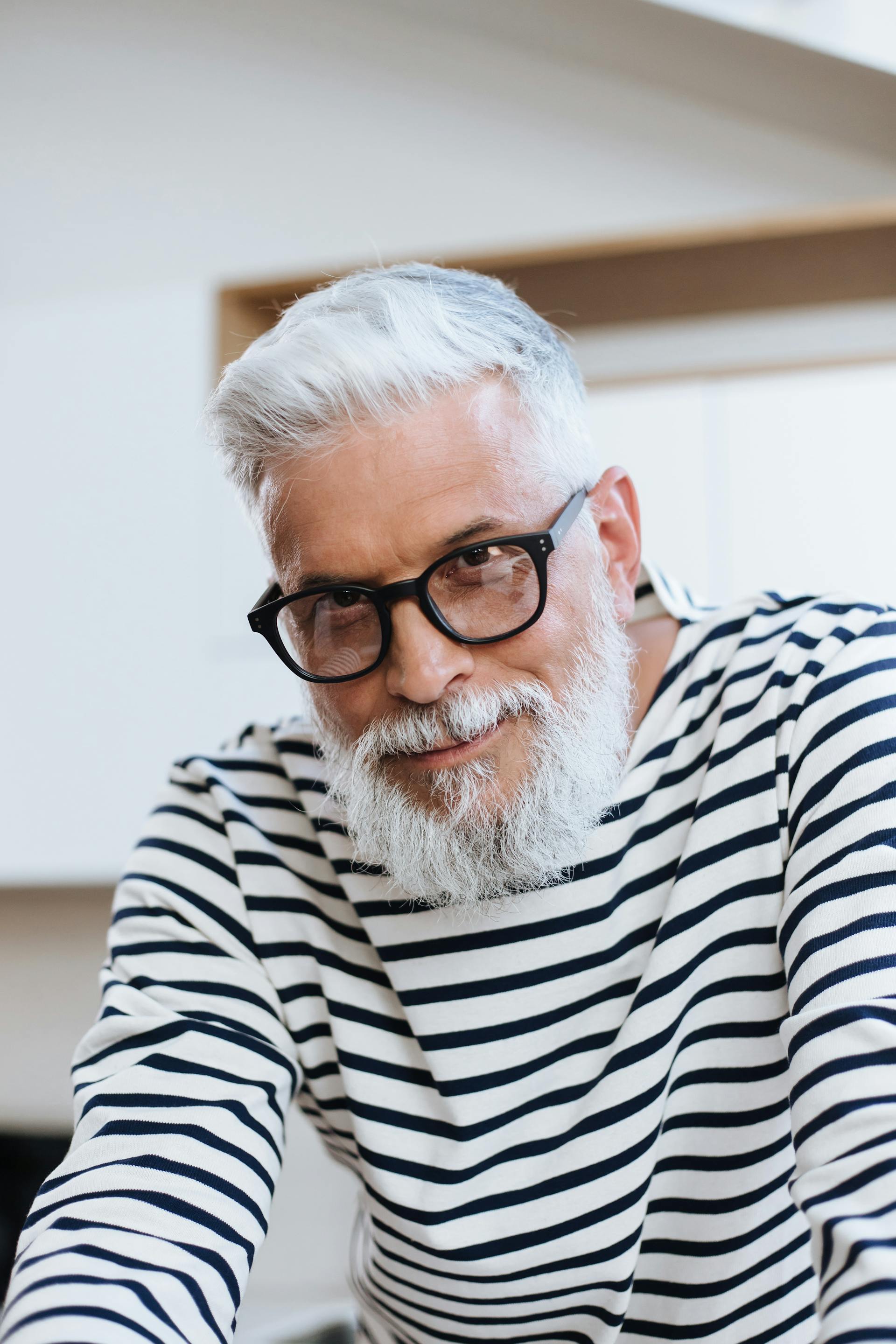 Un homme âgé qui sourit | Source : Pexels