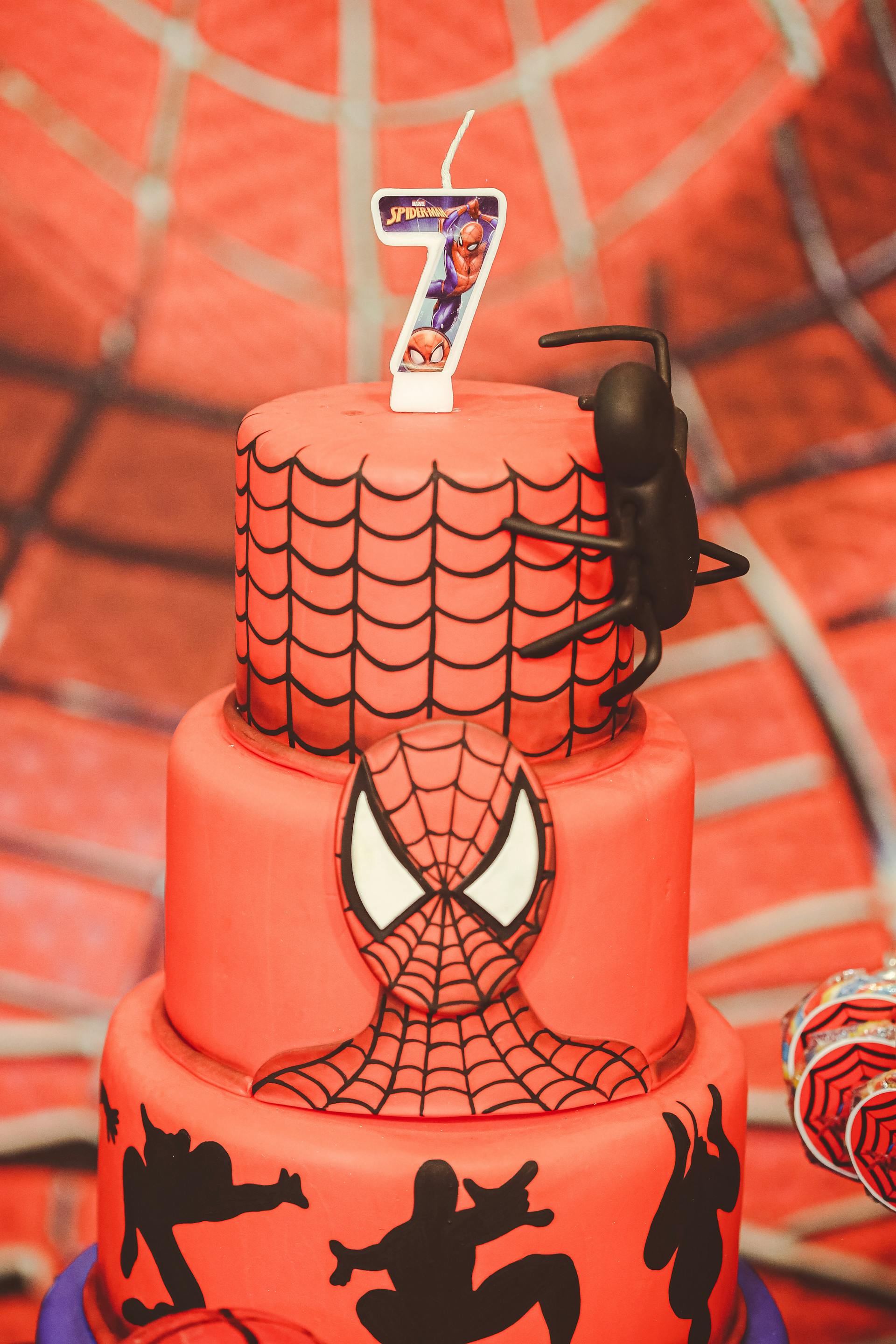 Un gâteau sur le thème de Spiderman | Source : Pexels