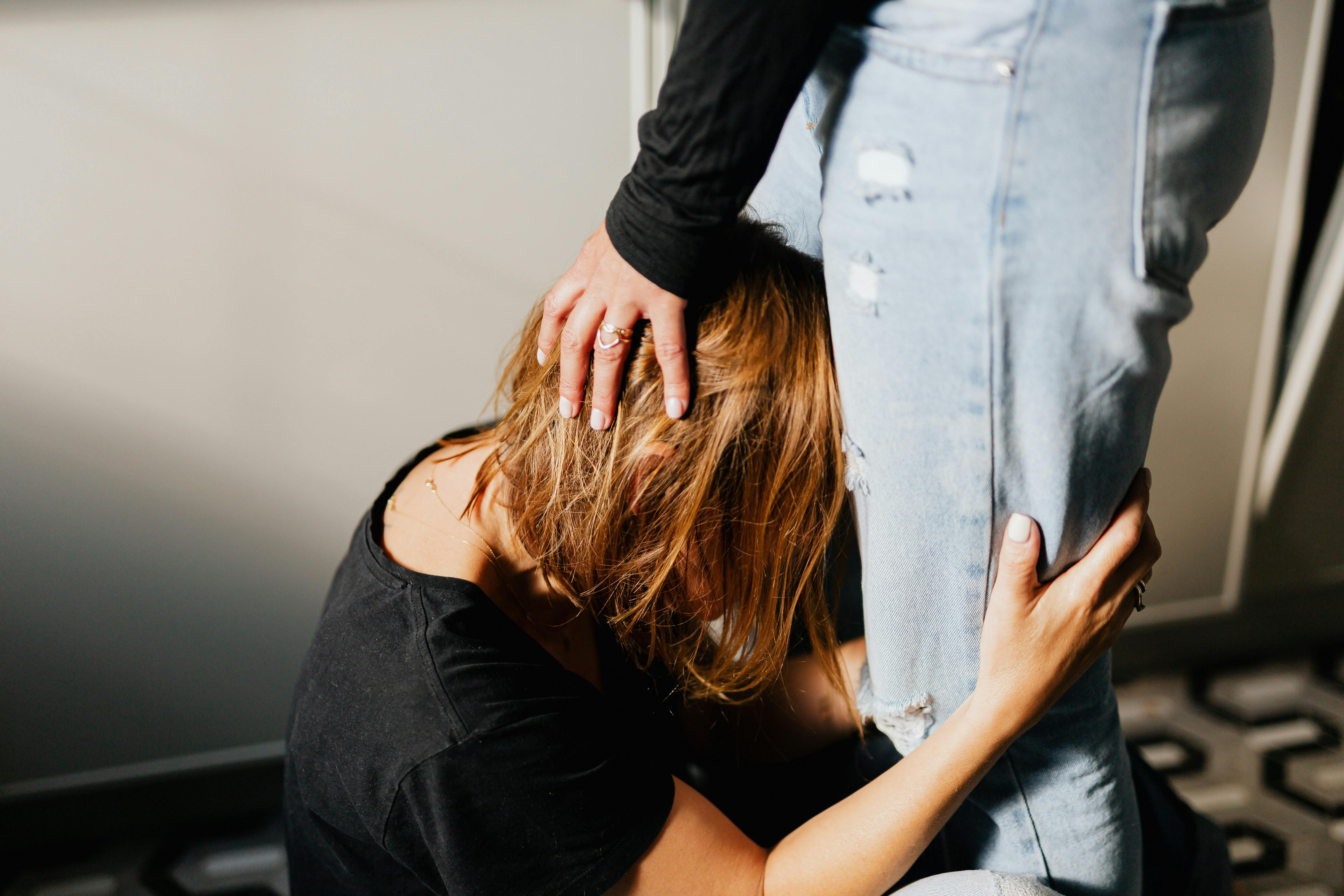 A woman being comforted | Source: Pexels