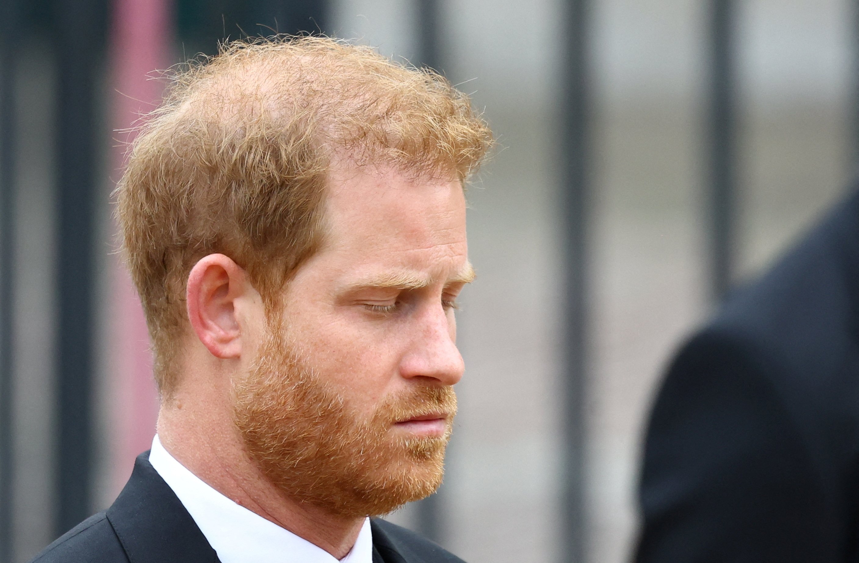 Le prince Harry devant l'abbaye de Westminster à Londres, le 19 septembre 2022 | Source : Getty Images