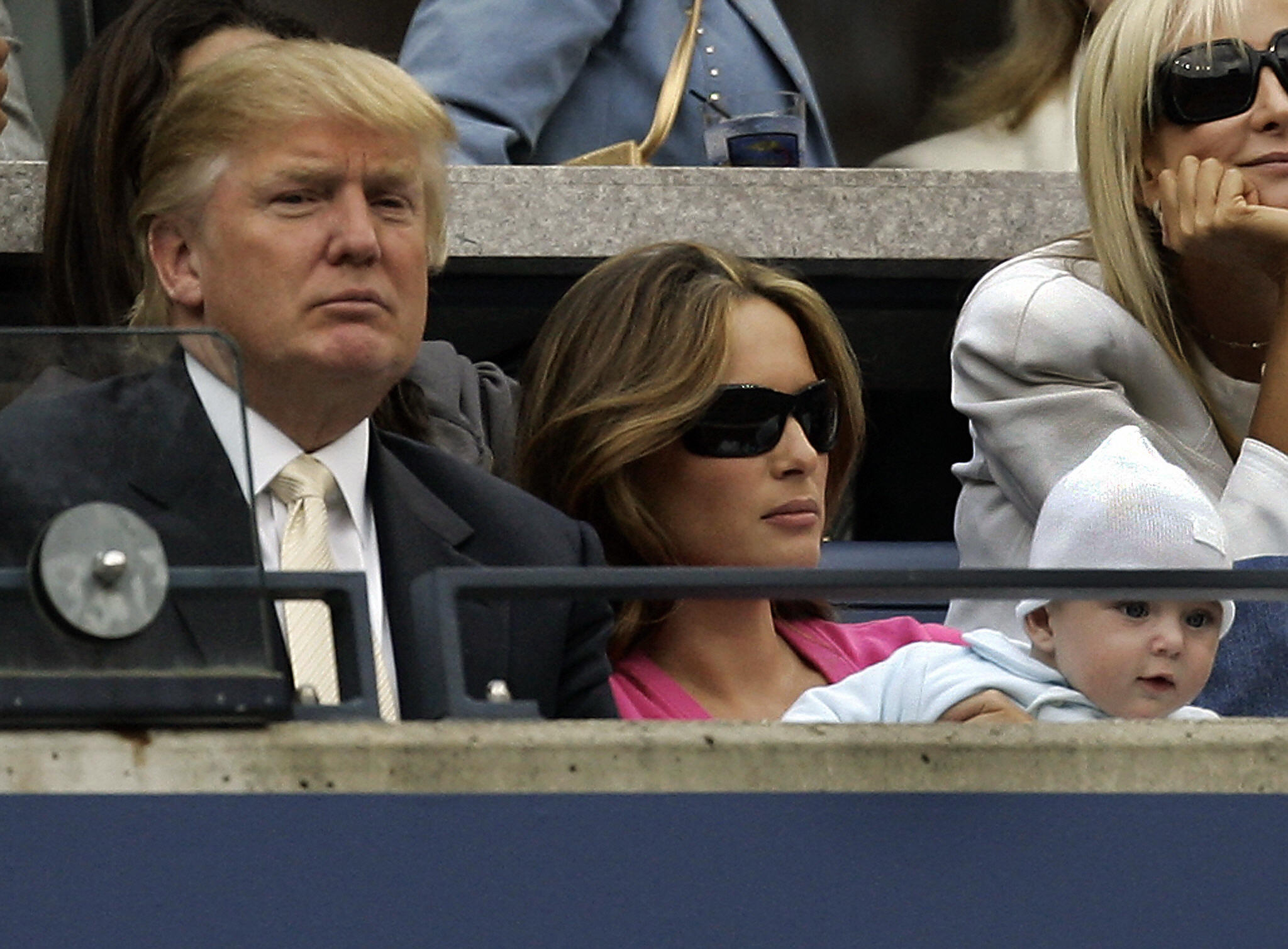 Donald Trump, son épouse Melania et leur fils Barron William assistent à la finale masculine de l'US Open 2006 à New York, le 10 septembre | Source : Getty Images
