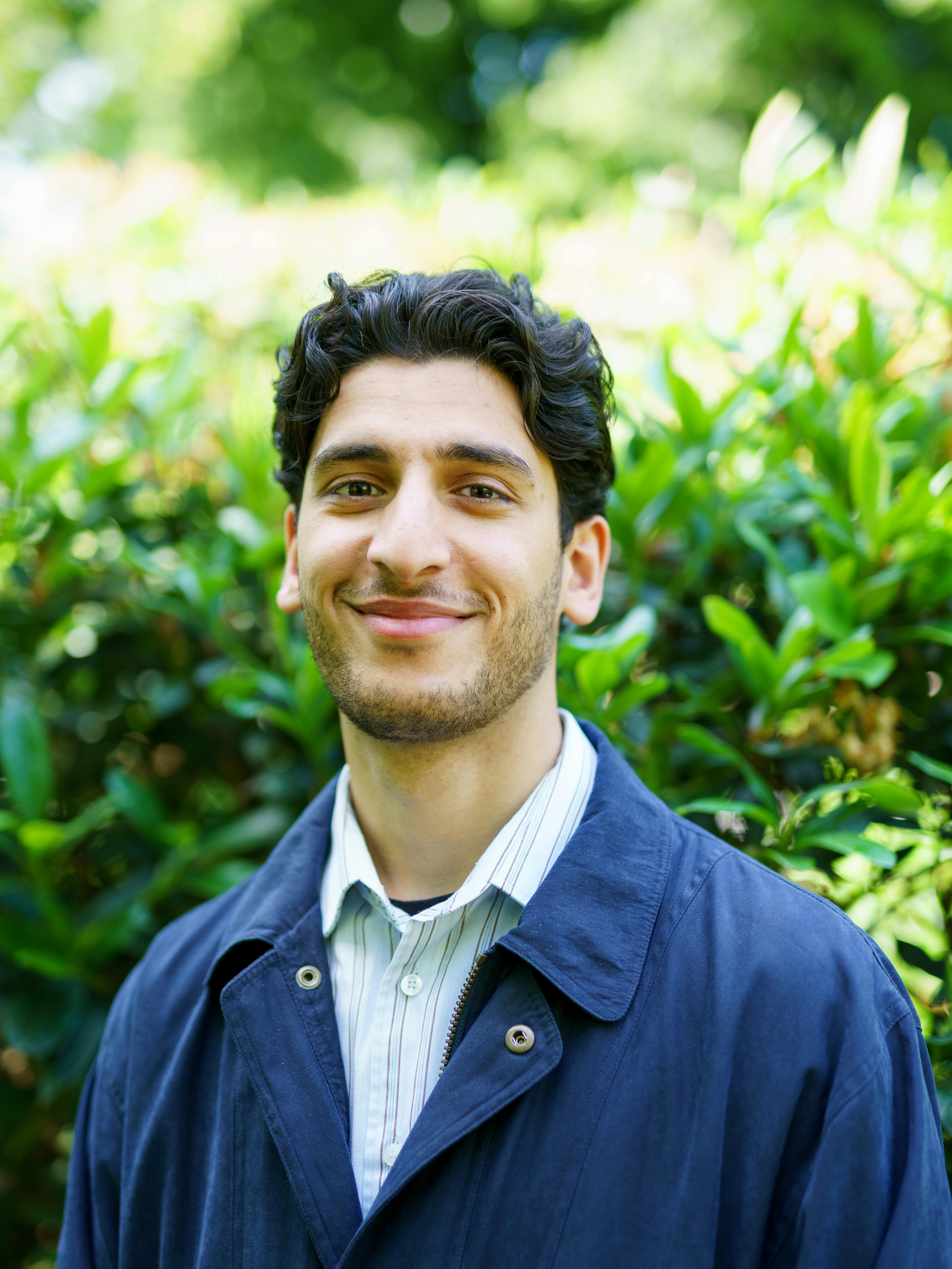 Un homme qui sourit | Source : Pexels