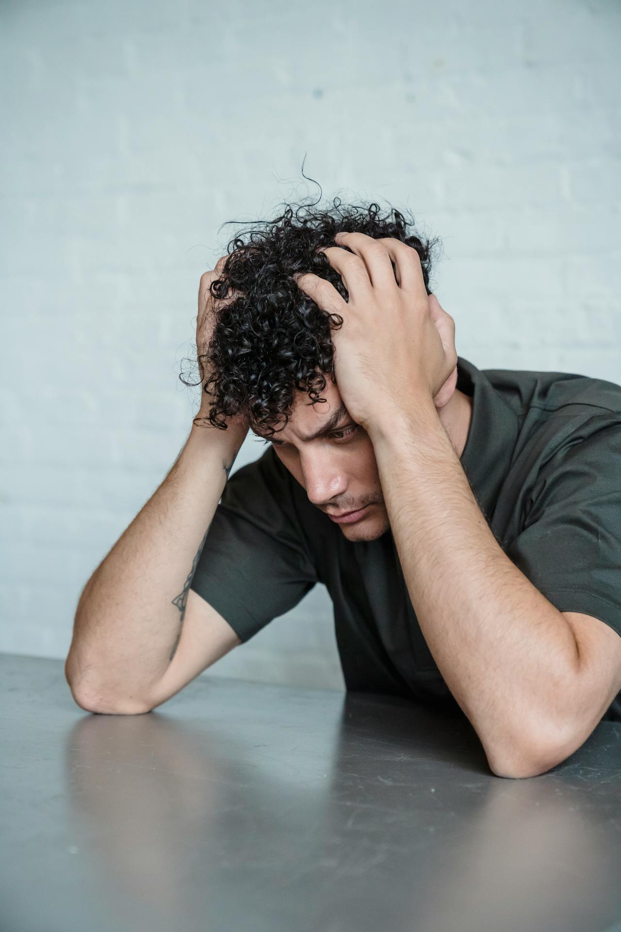 Un homme stressé | Source : Pexels