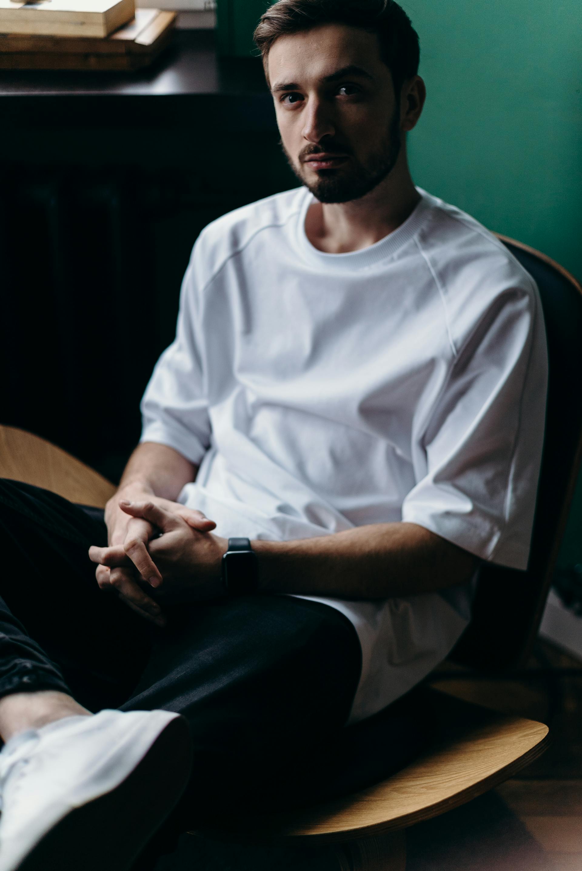 Un jeune homme avec une expression faciale en colère | Source : Pexels