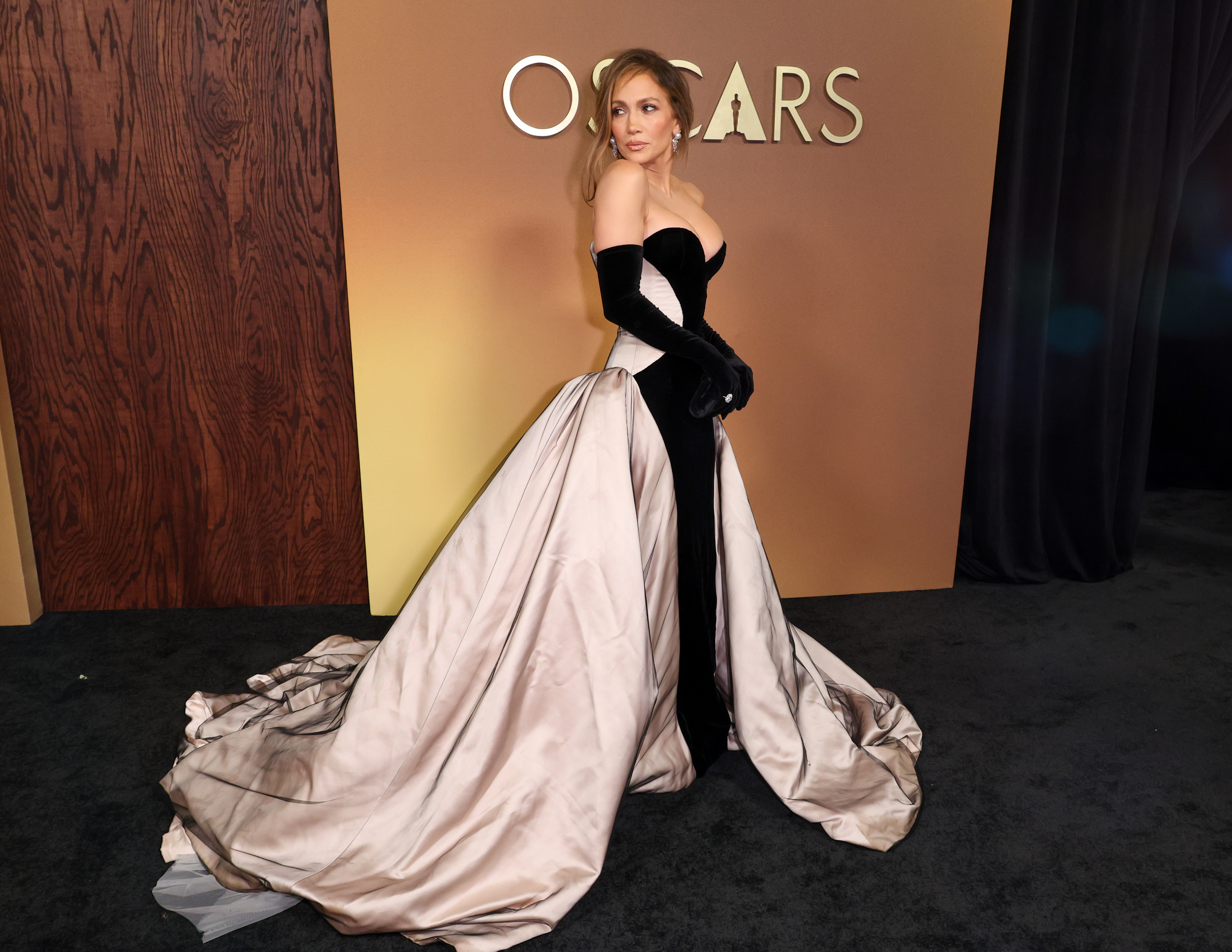 Jennifer Lopez est photographiée lors de l'événement. | Source : Getty Images