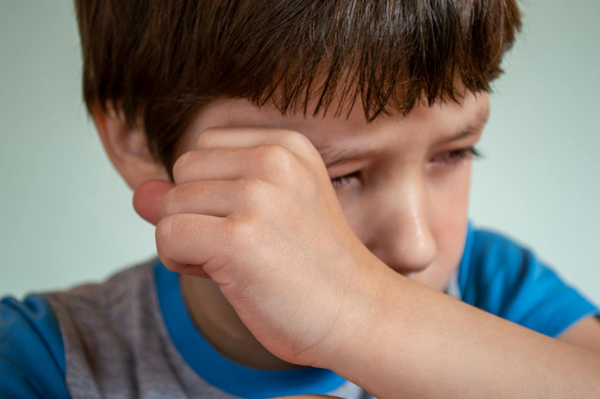 Un garçon triste | Source : Pexels