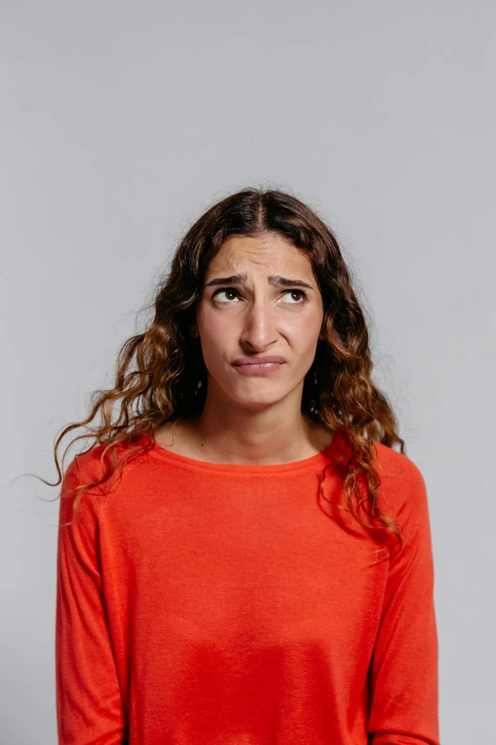Une femme agacée qui roule des yeux | Source : Pexels