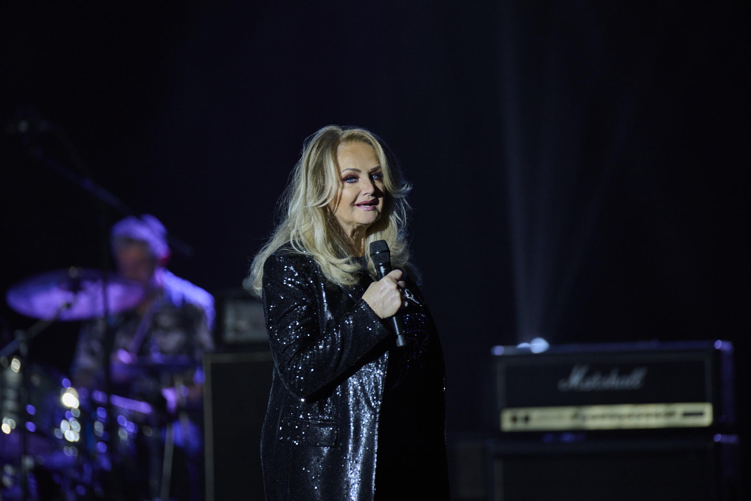 Bonnie Tyler se produit sur scène lors d'un concert à la salle Preto e Prata du Casino Estoril, le 29 avril 2023 à Estoril, au Portugal | Source : Getty Images