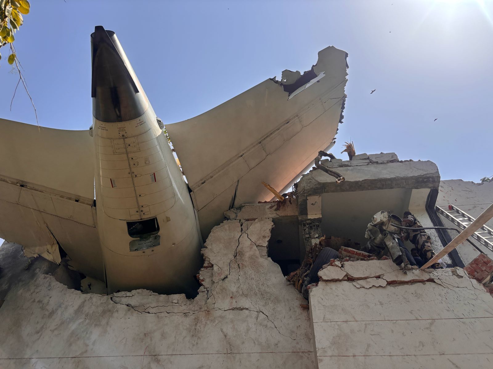 Partie de l'avion endommagé, tirée d'un post daté du 12 juin 2025 | Source : Facebook/officiel.CISFHQrs