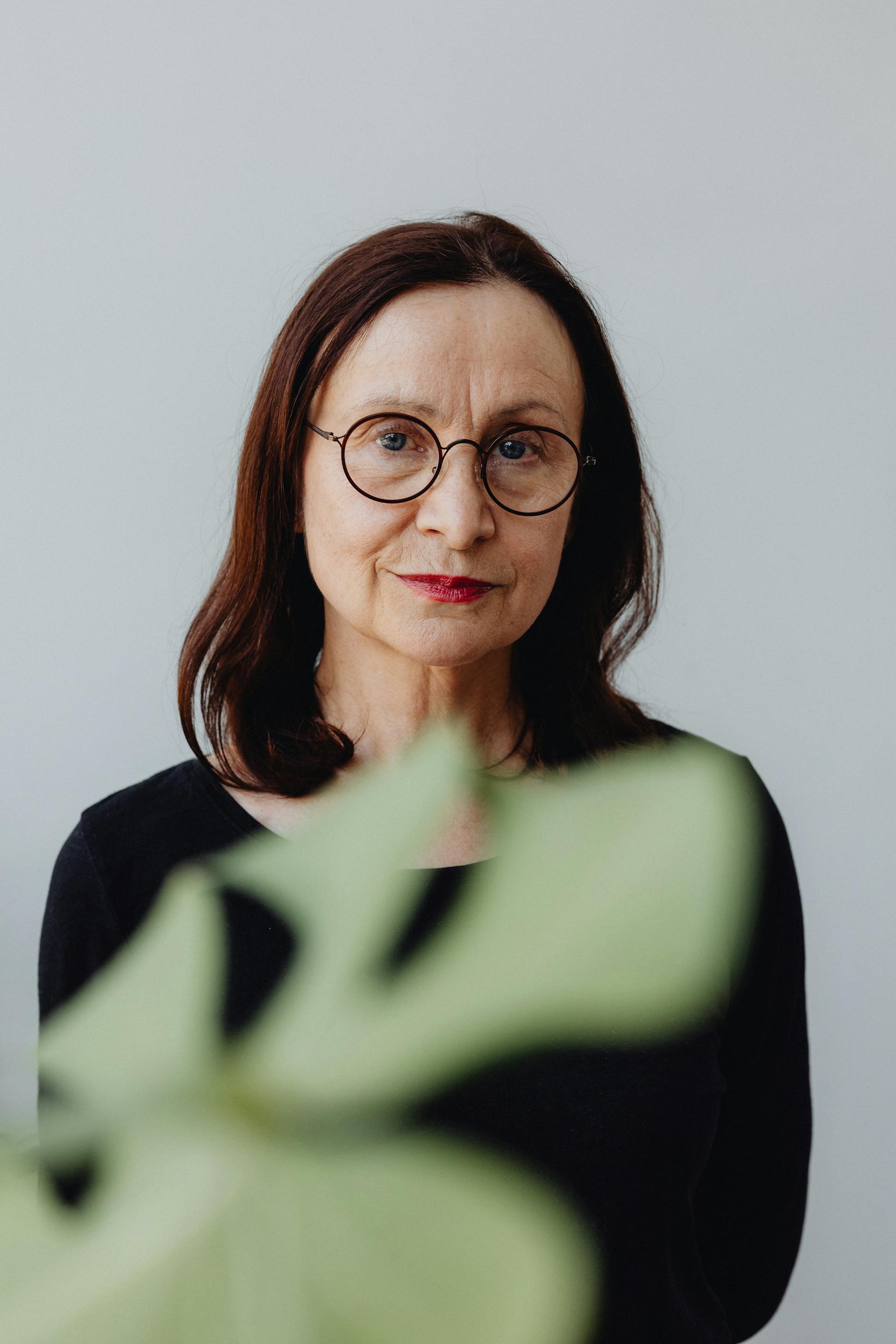 Une femme âgée qui porte des lunettes | Source : Pexels