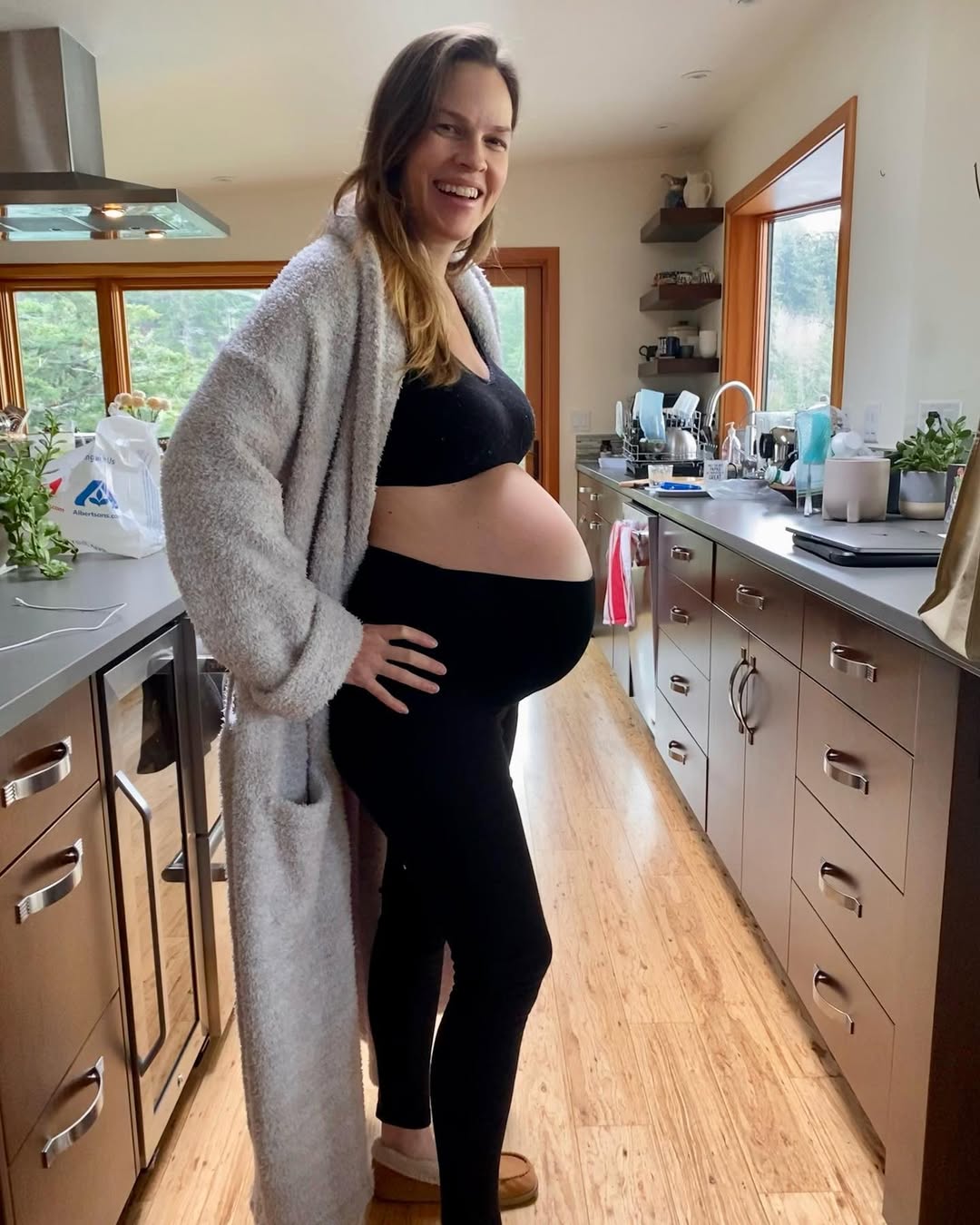 Hilary Swank enceinte de jumeaux, d'après une publication datée du 6 février 2023. | Source : Instagram/hilaryswank